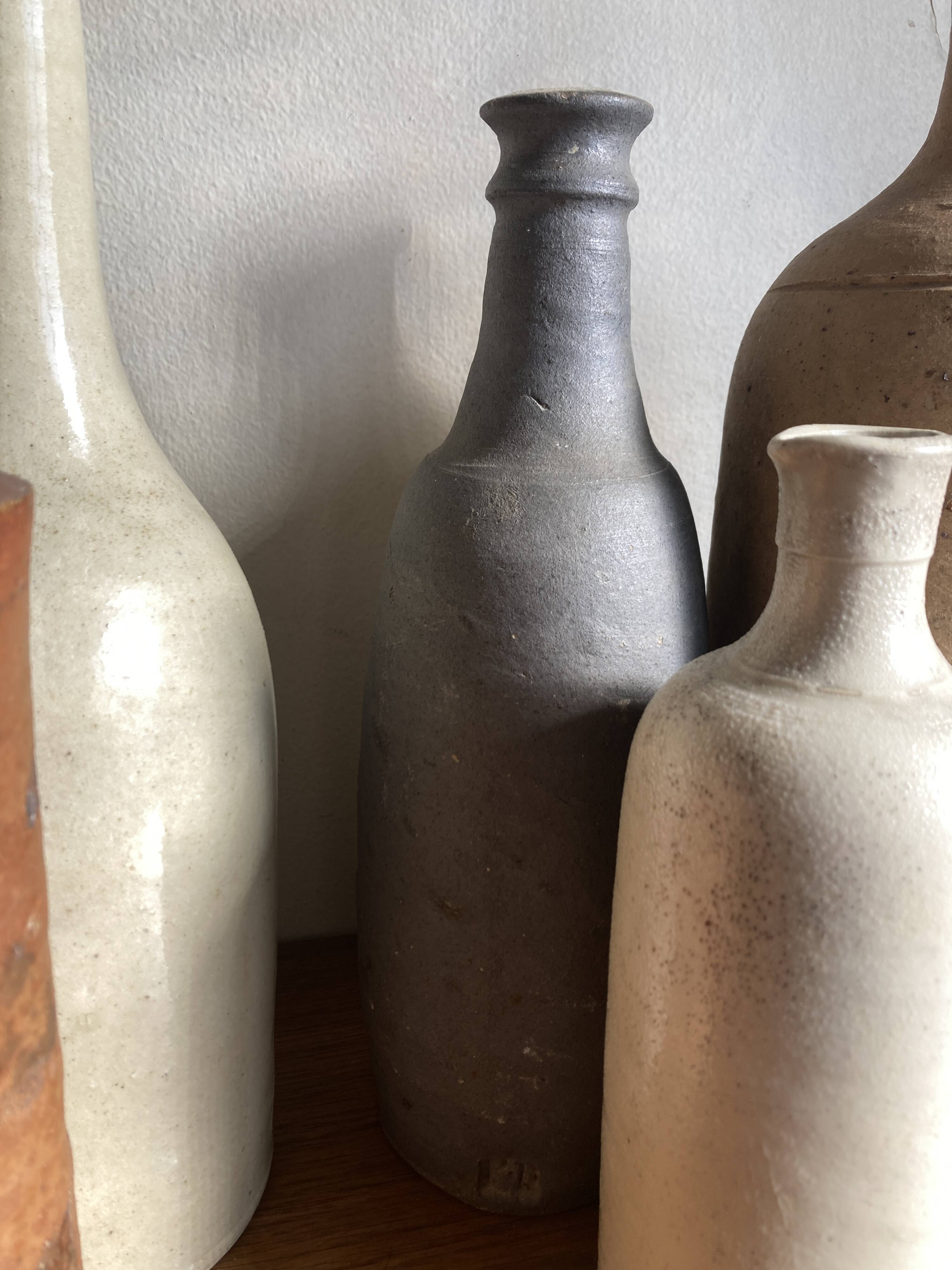 Set de 6 bouteilles de grès et terre cuite 1900-1930