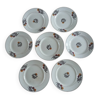 7 assiettes plates Terre de fer