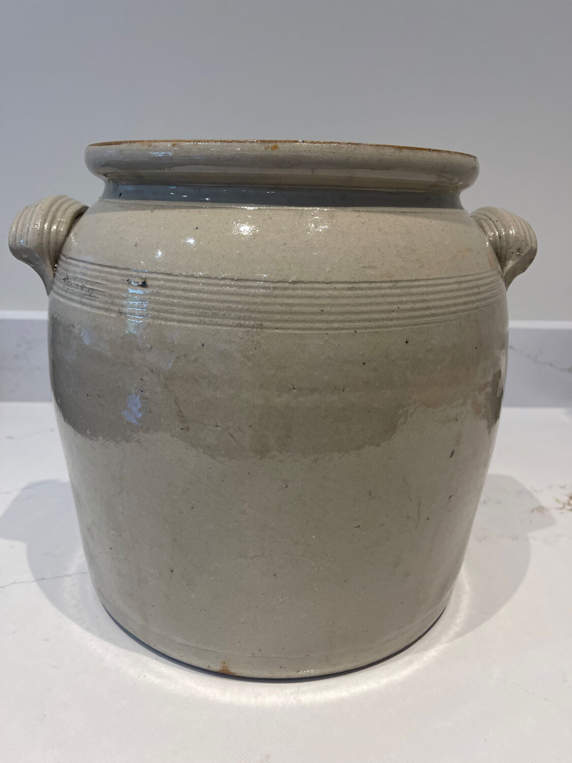 Beige stoneware pot
