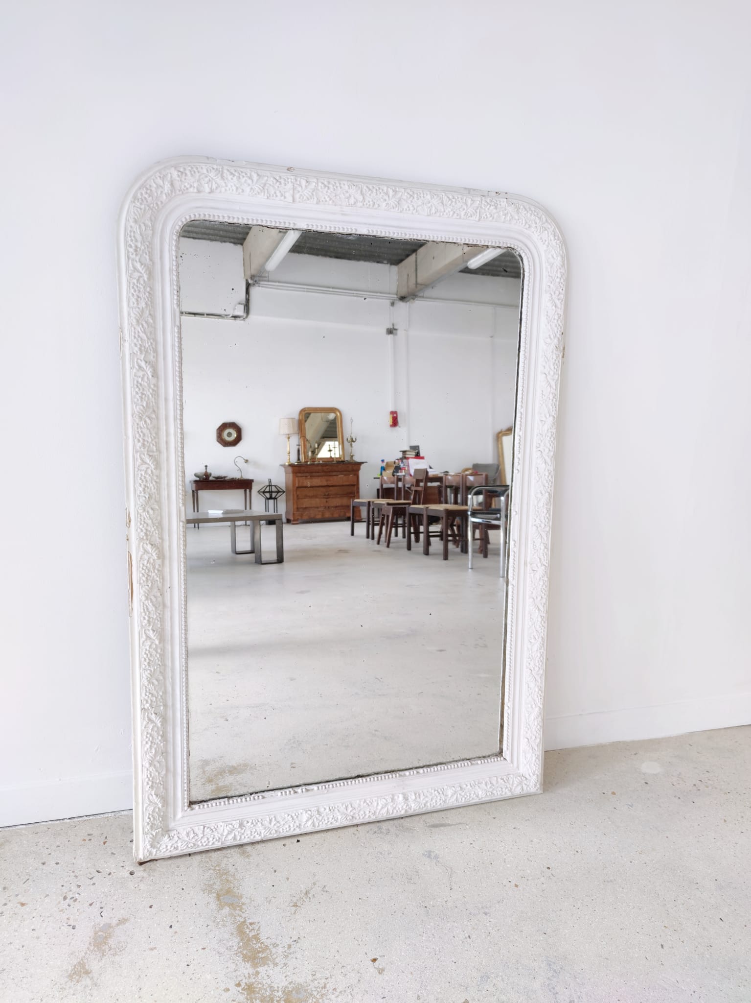 White lacquered wood mirror