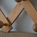 wooden wall-mounted coat rack with 7 hooks