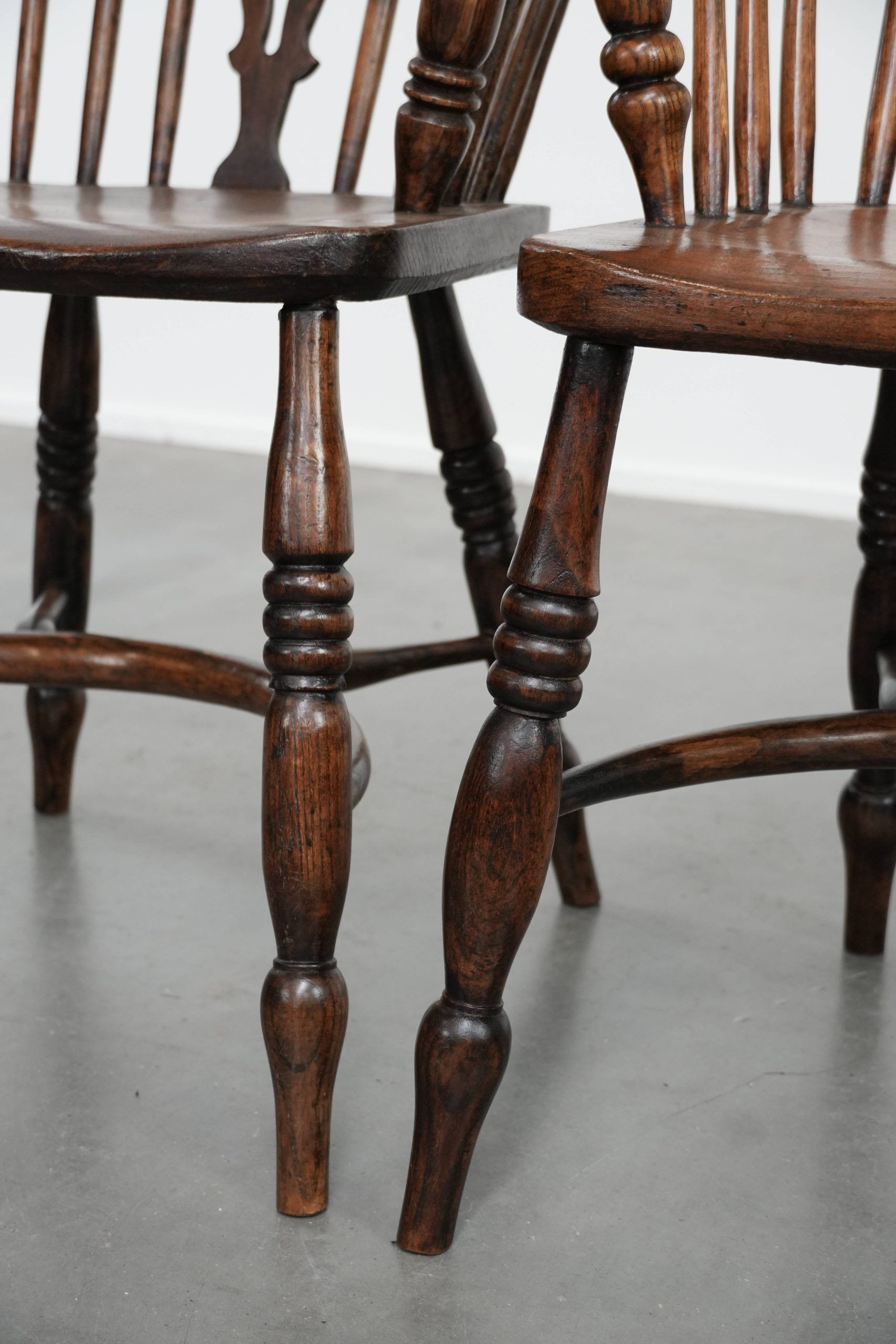 Antique set of 4 English Windsor lowback chairs with character