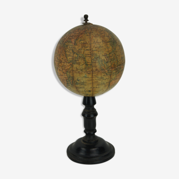 Globe terrestre sur piètement en bois tourné et noirci JL & Cie - fin XIXème