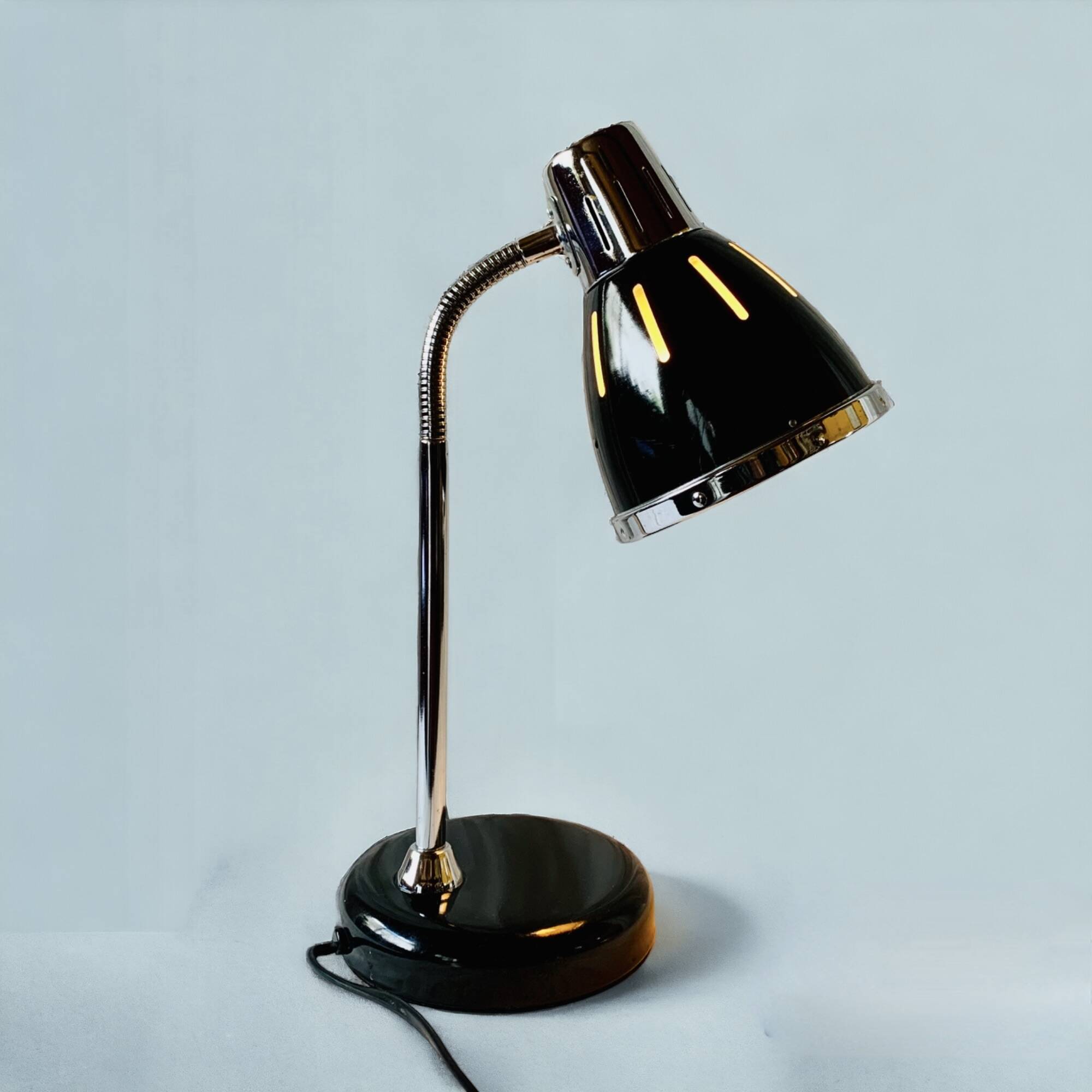 Vintage flexible desk lamp in black and chrome metal