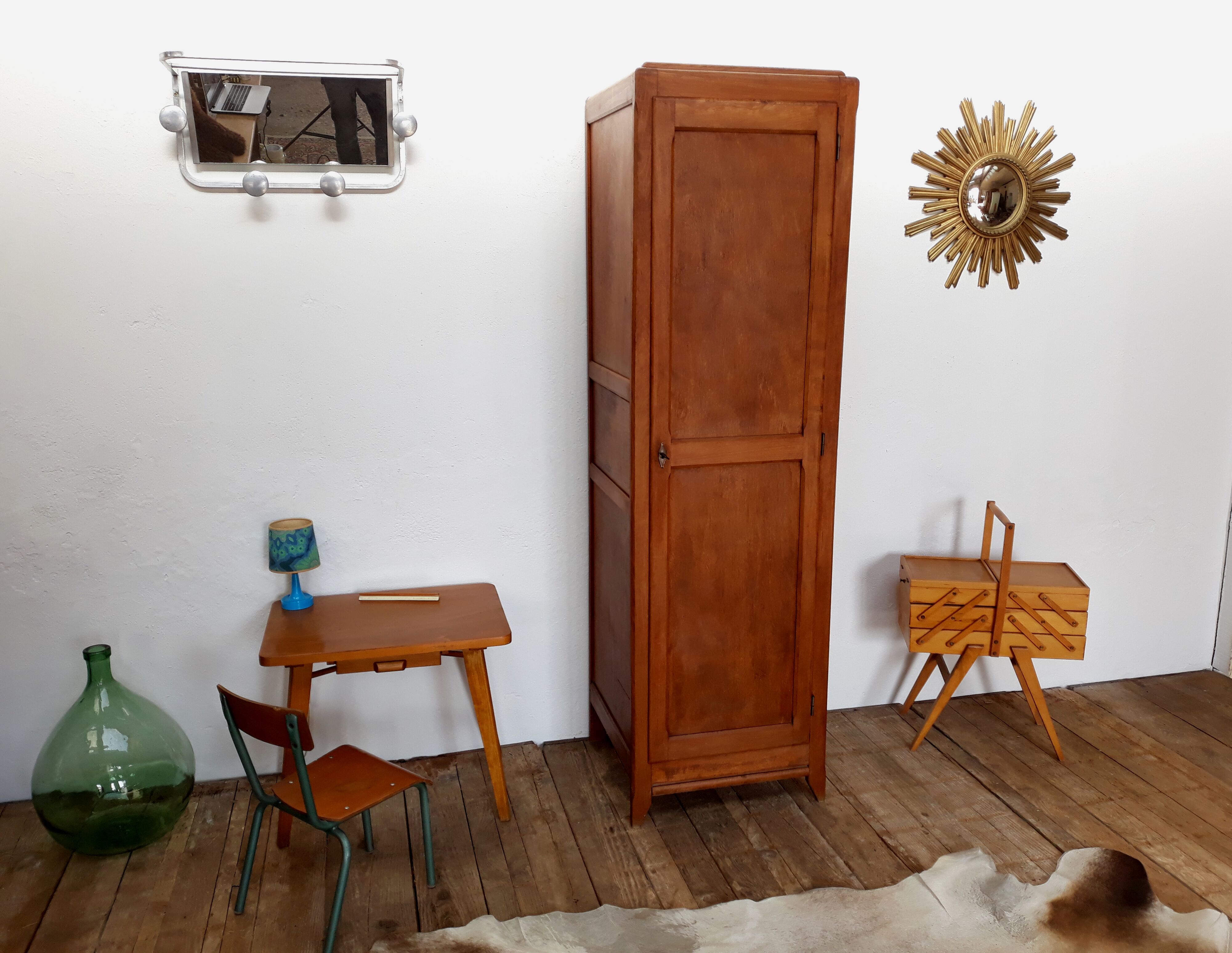 Door with Swivel mirror vintage coats
