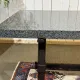 Table en marbre et piétement fonte