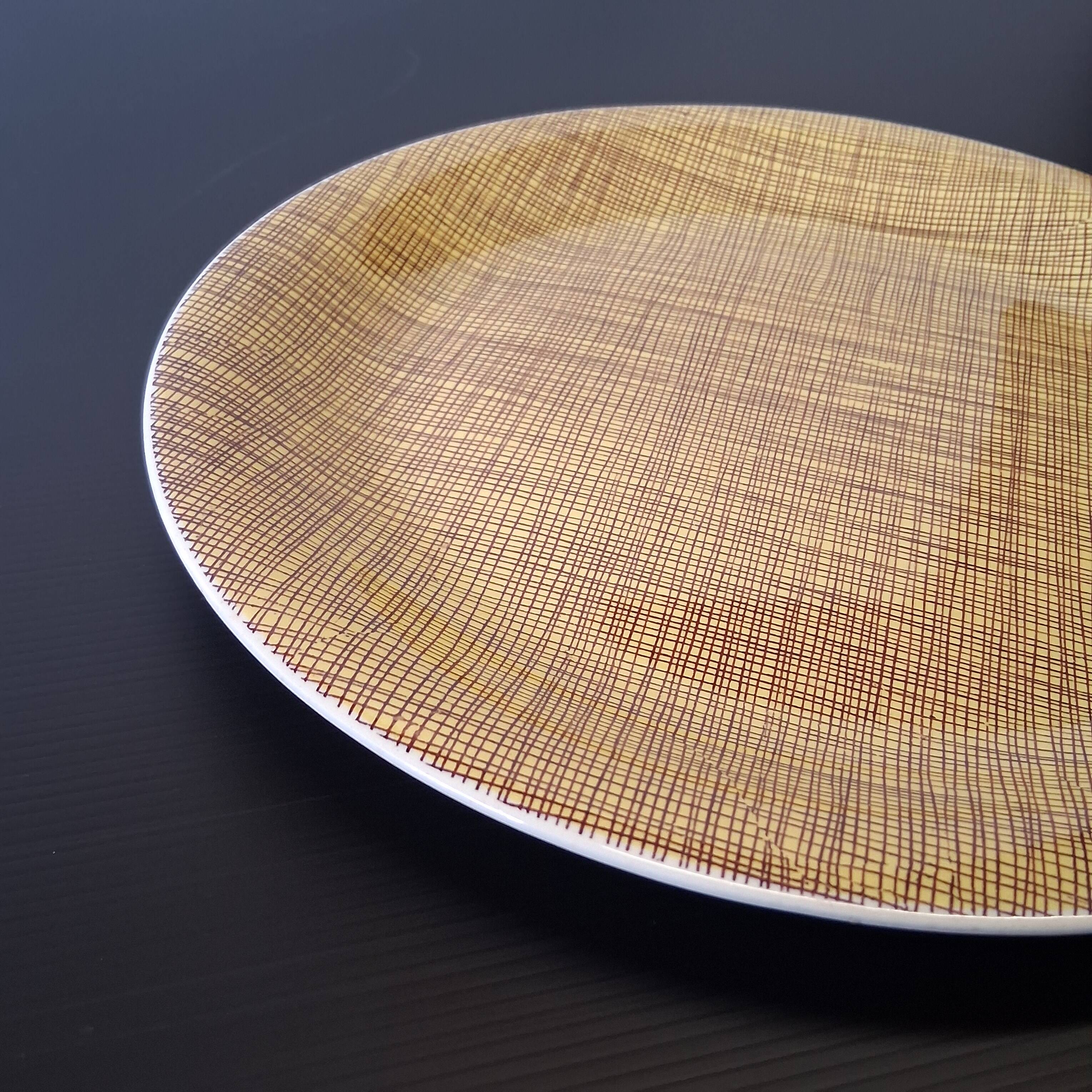 Slightly hollow round serving plate from Villeroy and Boch model "Bern".