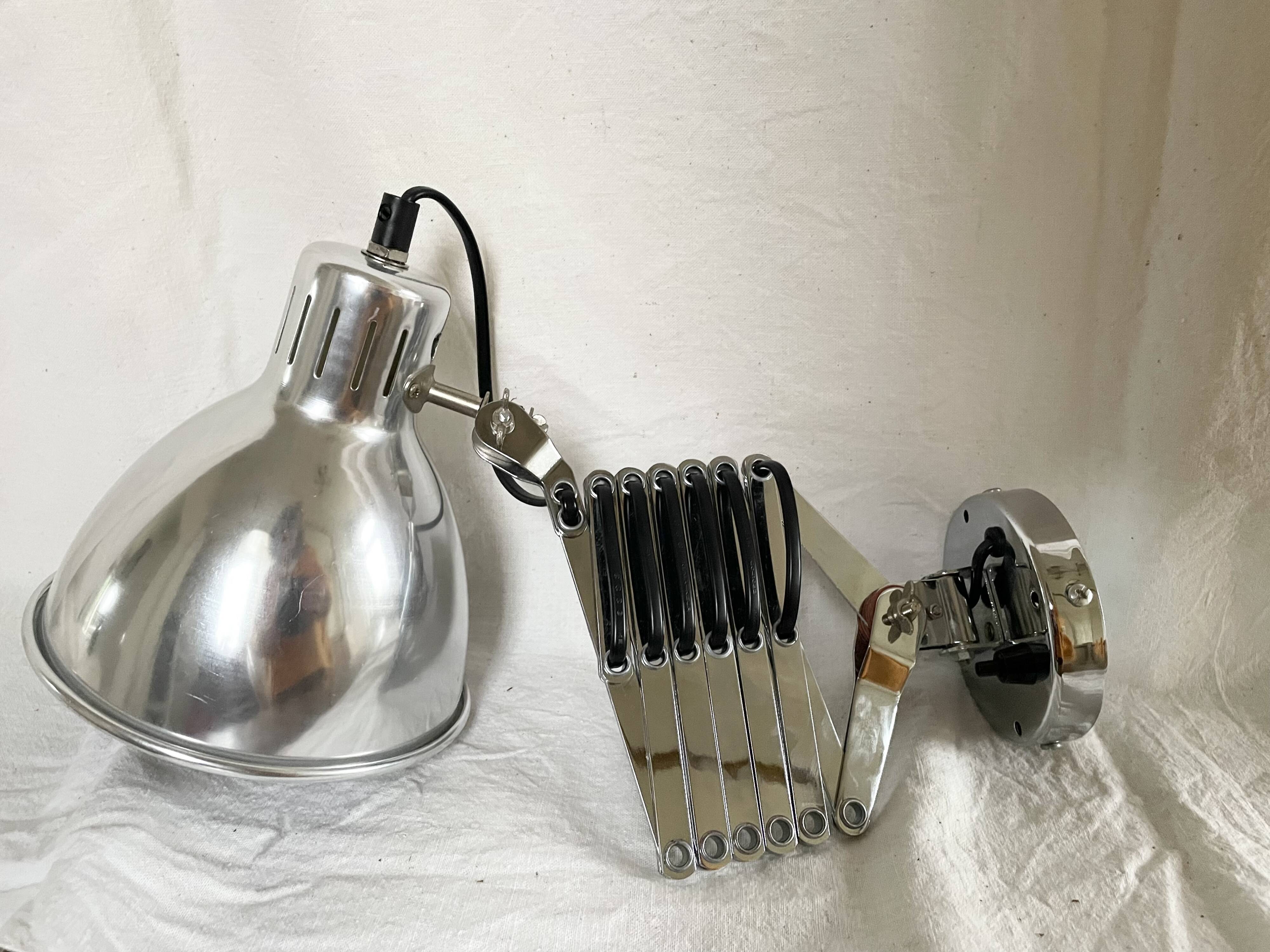 Vintage accordion wall light in chrome metal.
