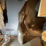 Sculpture abstraite "femme nue' en pierre (marbre noir), oeuvre signée, 20ème siècle