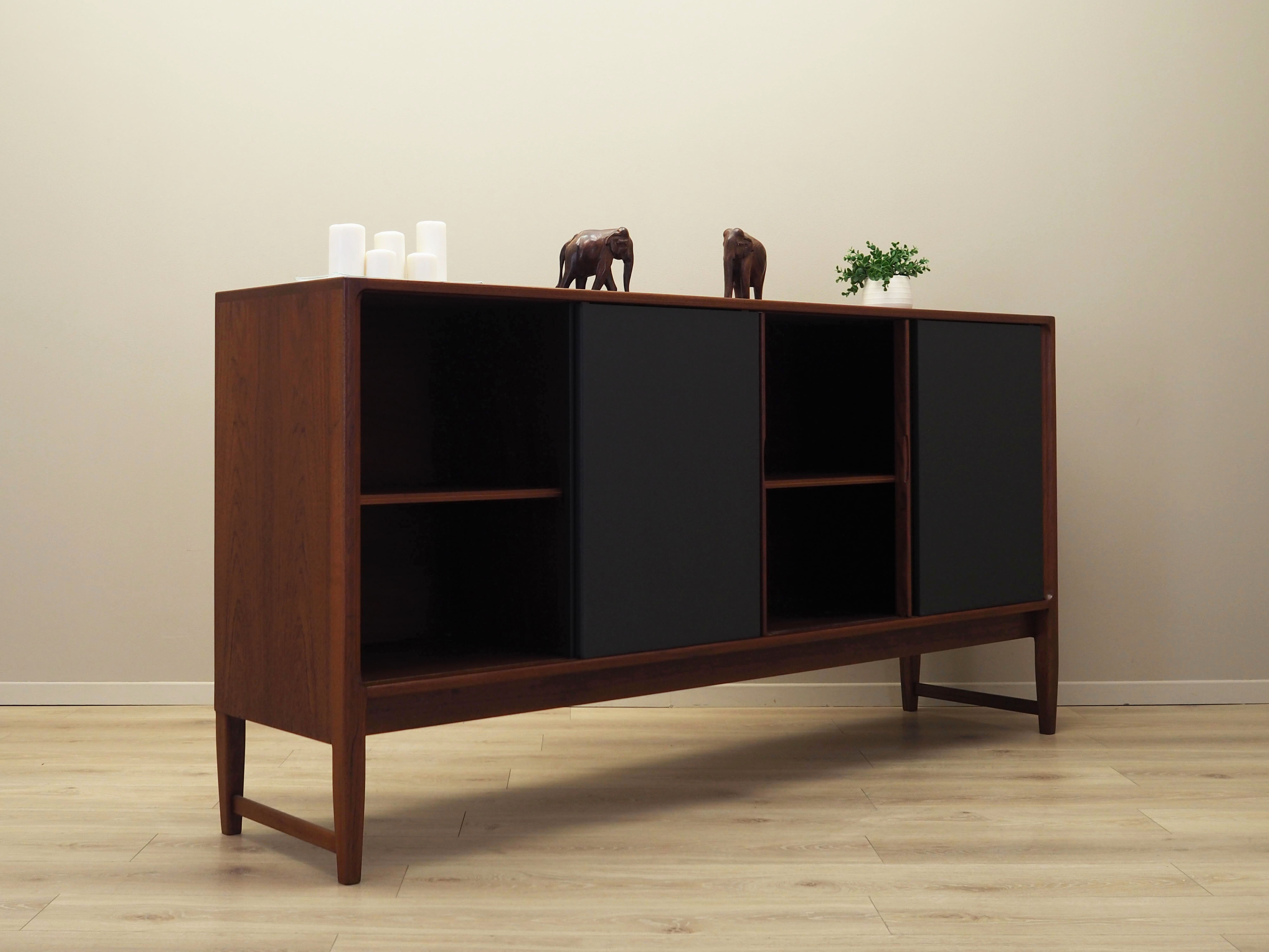 Enfilade en teck, design danois, années 1970, production: danemark