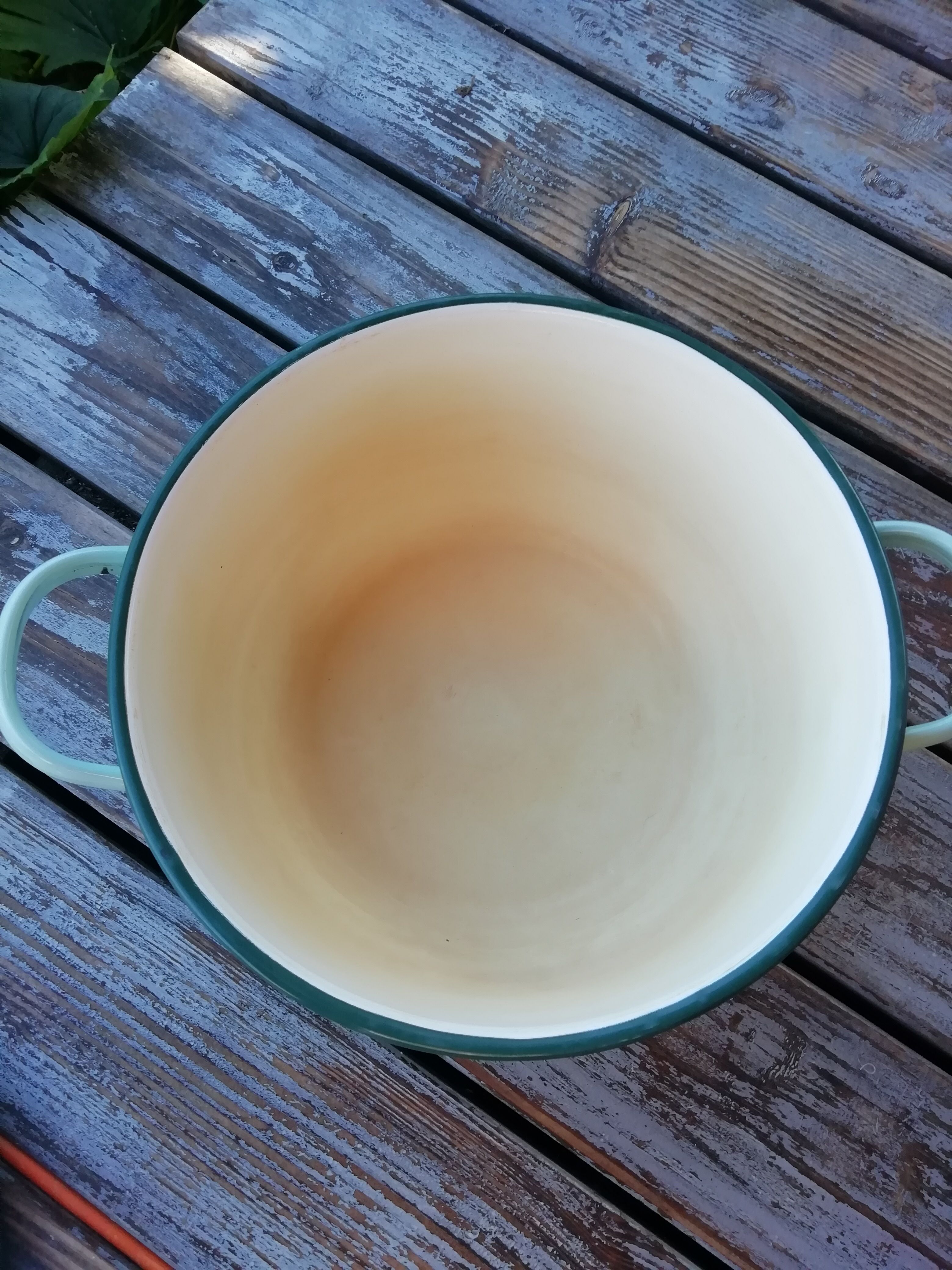 Mint green cocotte in enamelled sheet metal