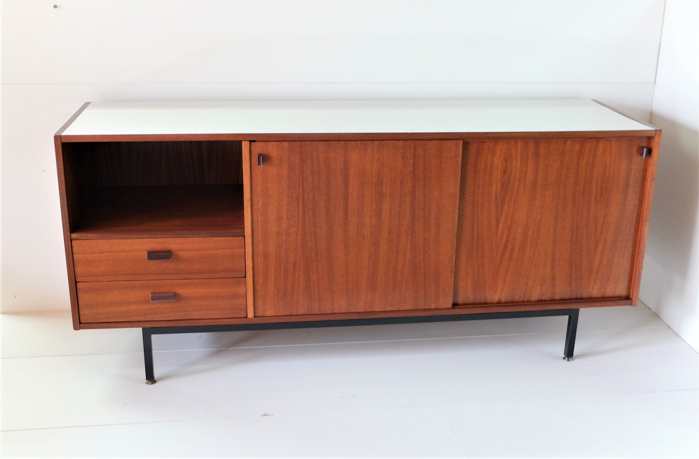 Buffet Bas 1960 in mahogany, Provenance Cité Universitaire Jean Zay