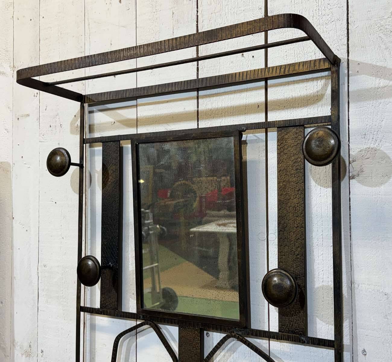 Porte manteaux de style art déco en fer des années 1960