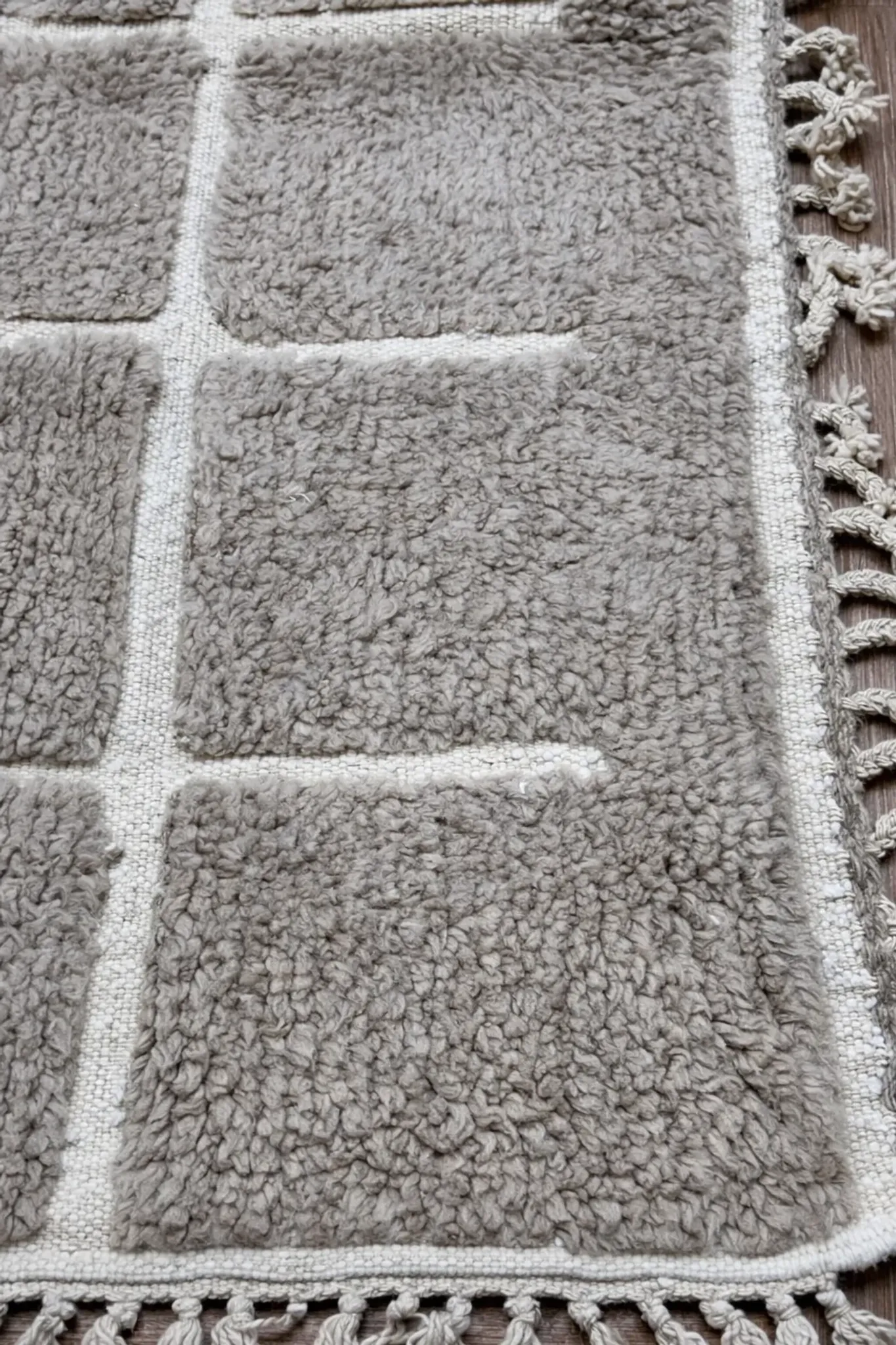 Thick Berber rug in wool – Soft Ivory Grid