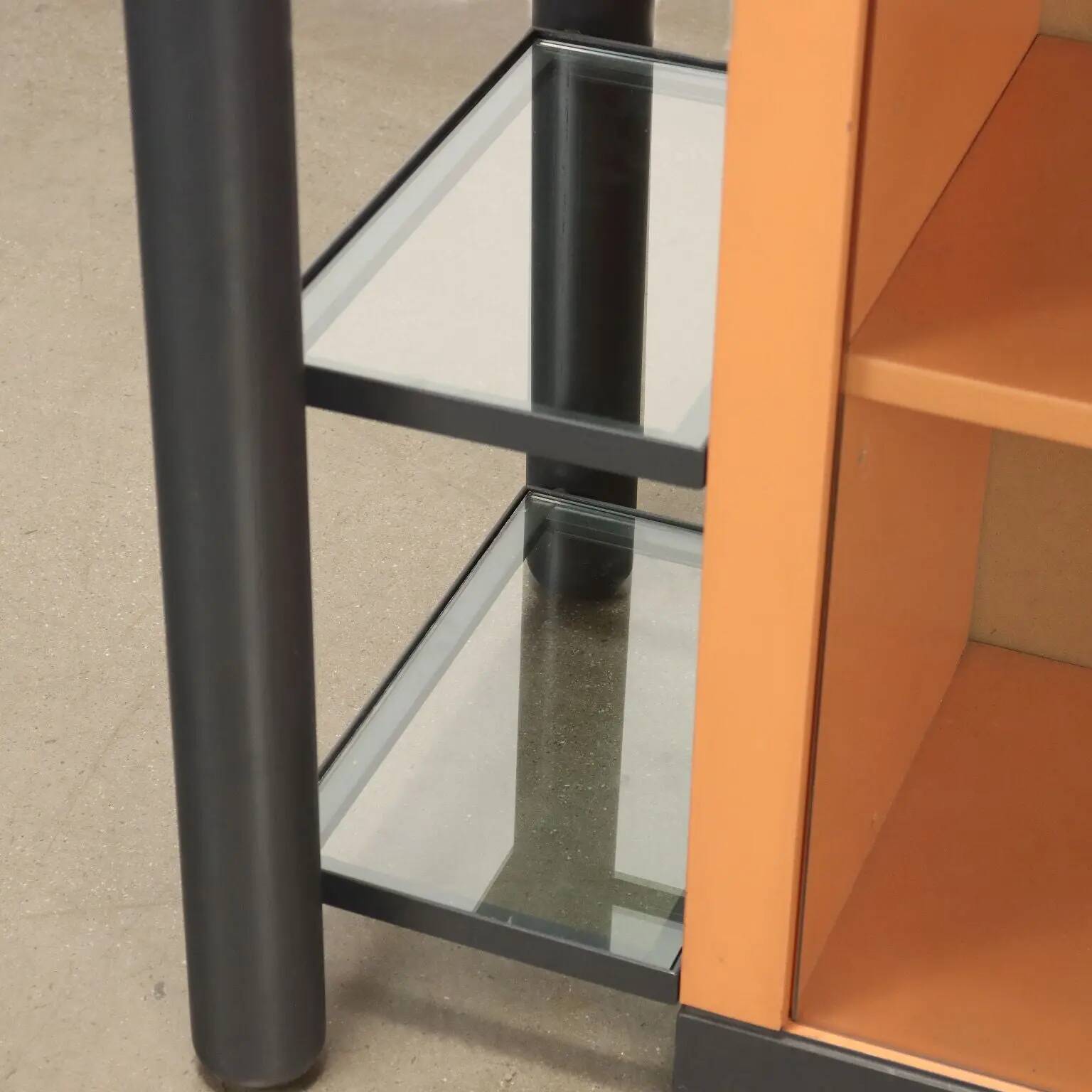 Vitrine vintage design en bois laqué, Italie, années 1980