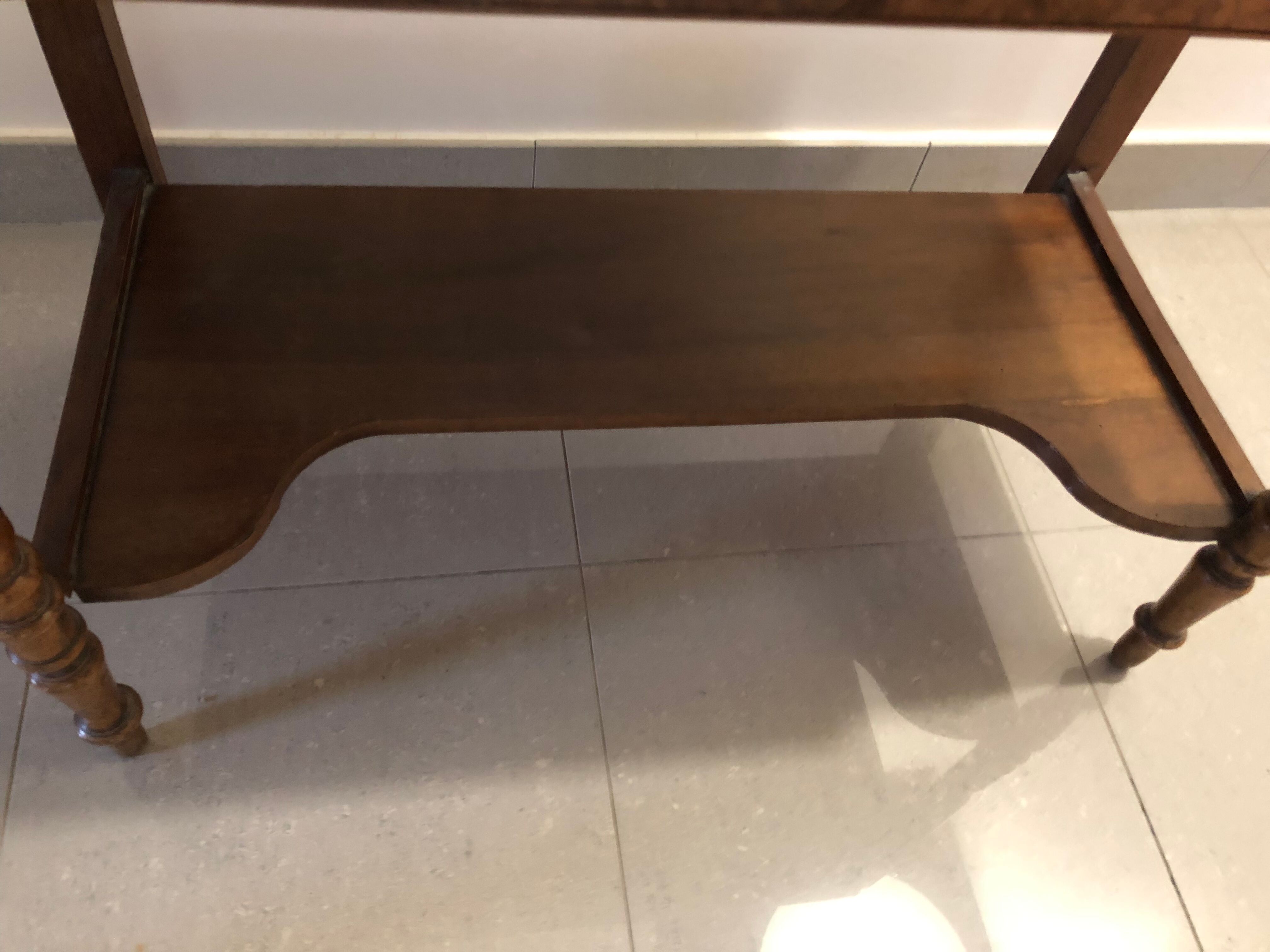 Table de toilette dessus marbre