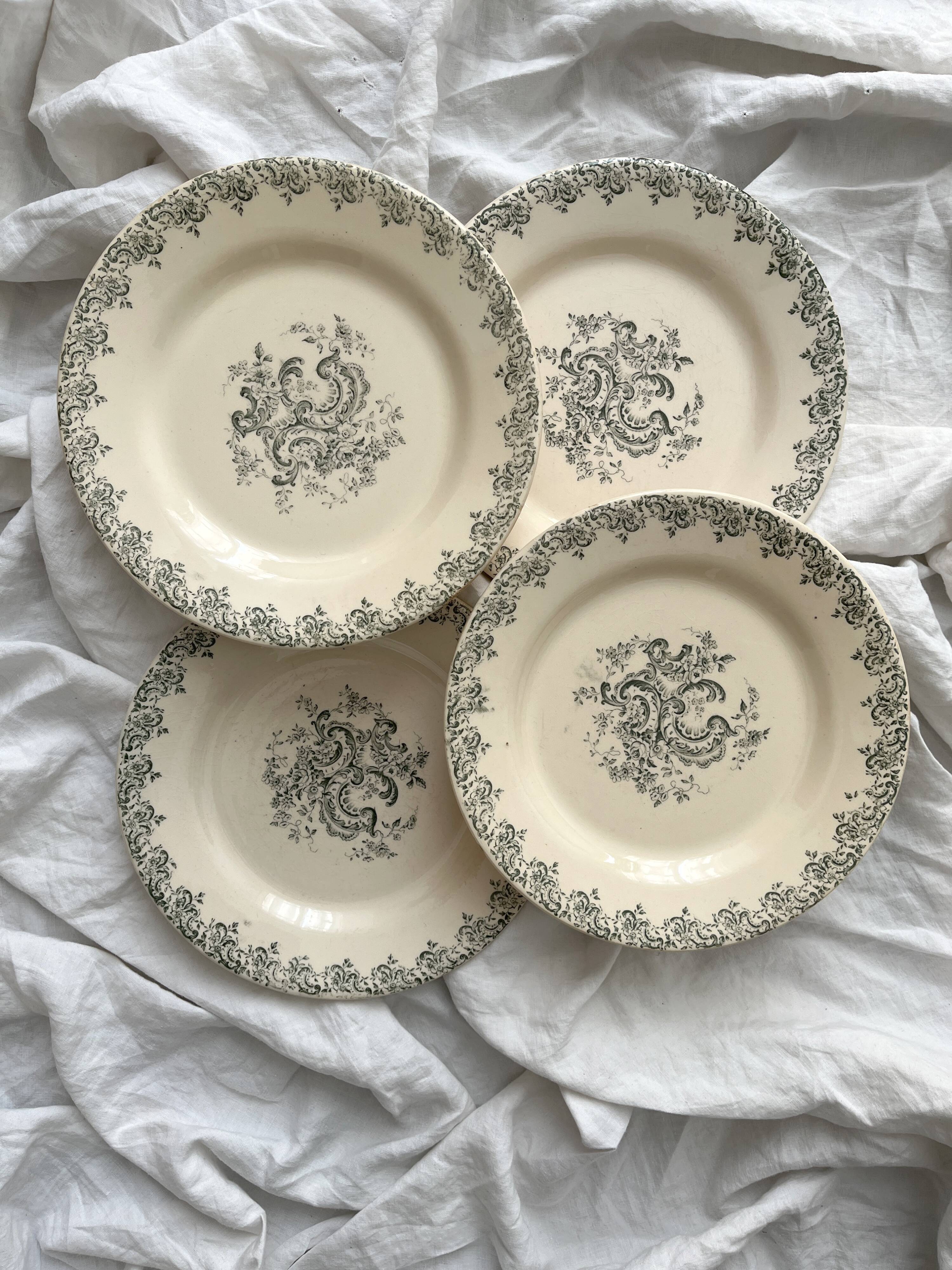 4 flat ironware plates "Louis XV" Gien 19th century