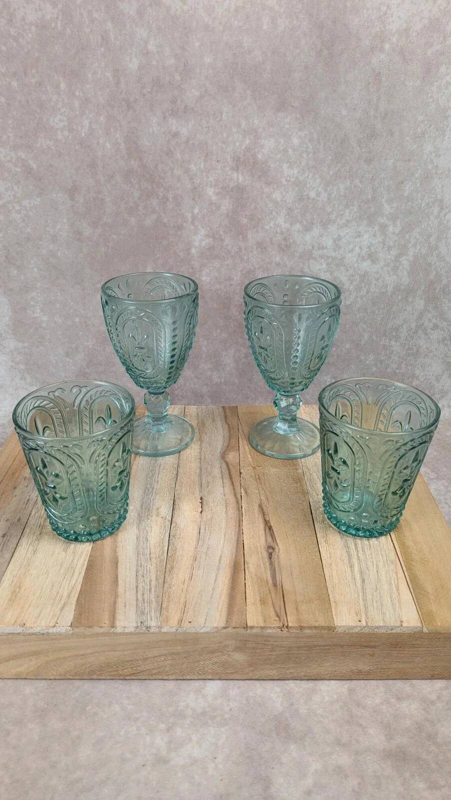 Set of 4 moulded glass glasses – vintage style