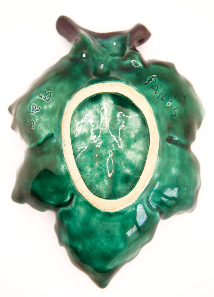 Cup of vine leaf in green slurry signed SRB Paris