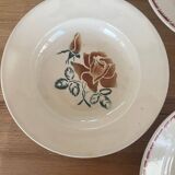 Set of 4 mismatched soup plates