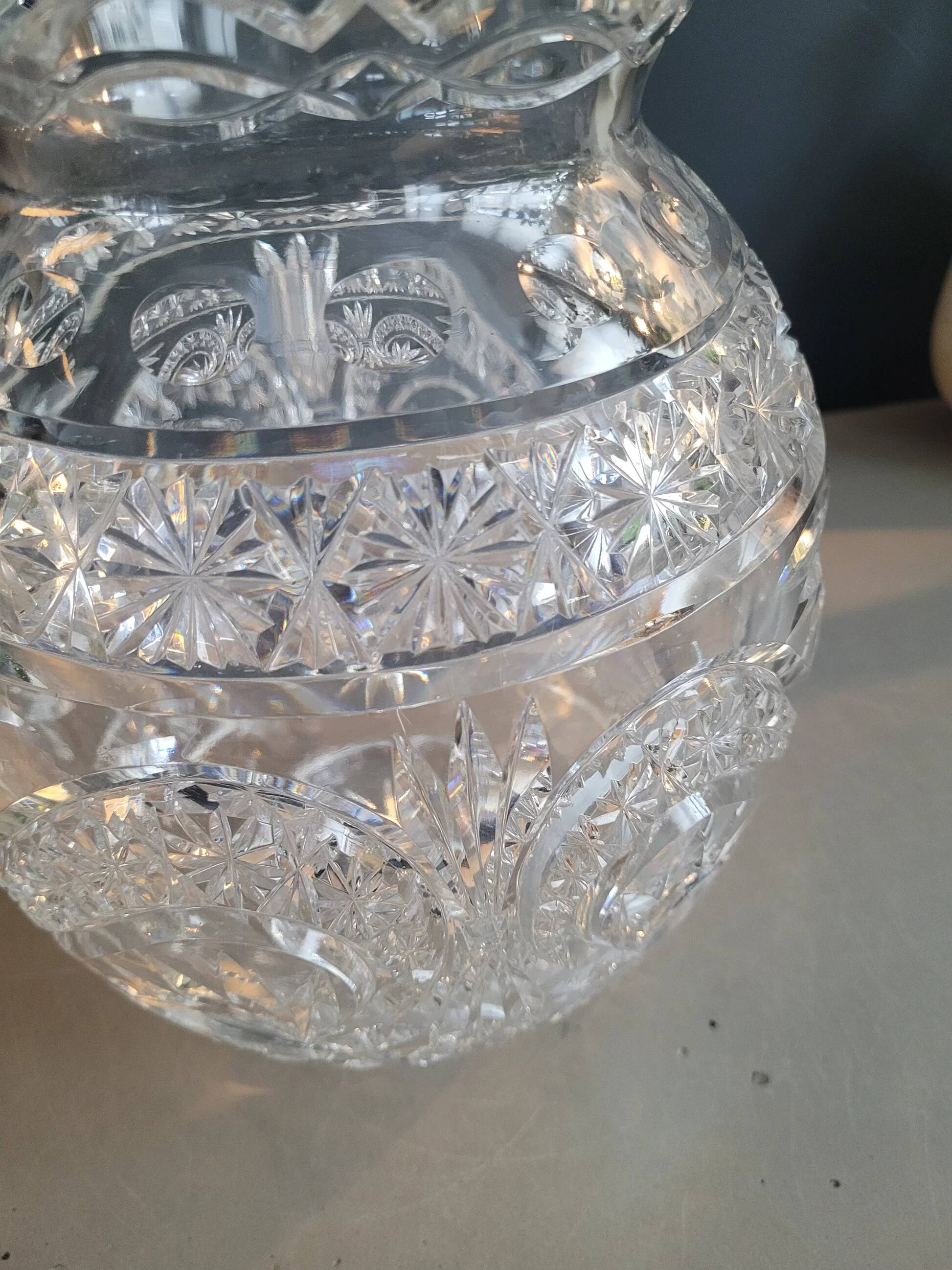 Large round vase in cut crystal