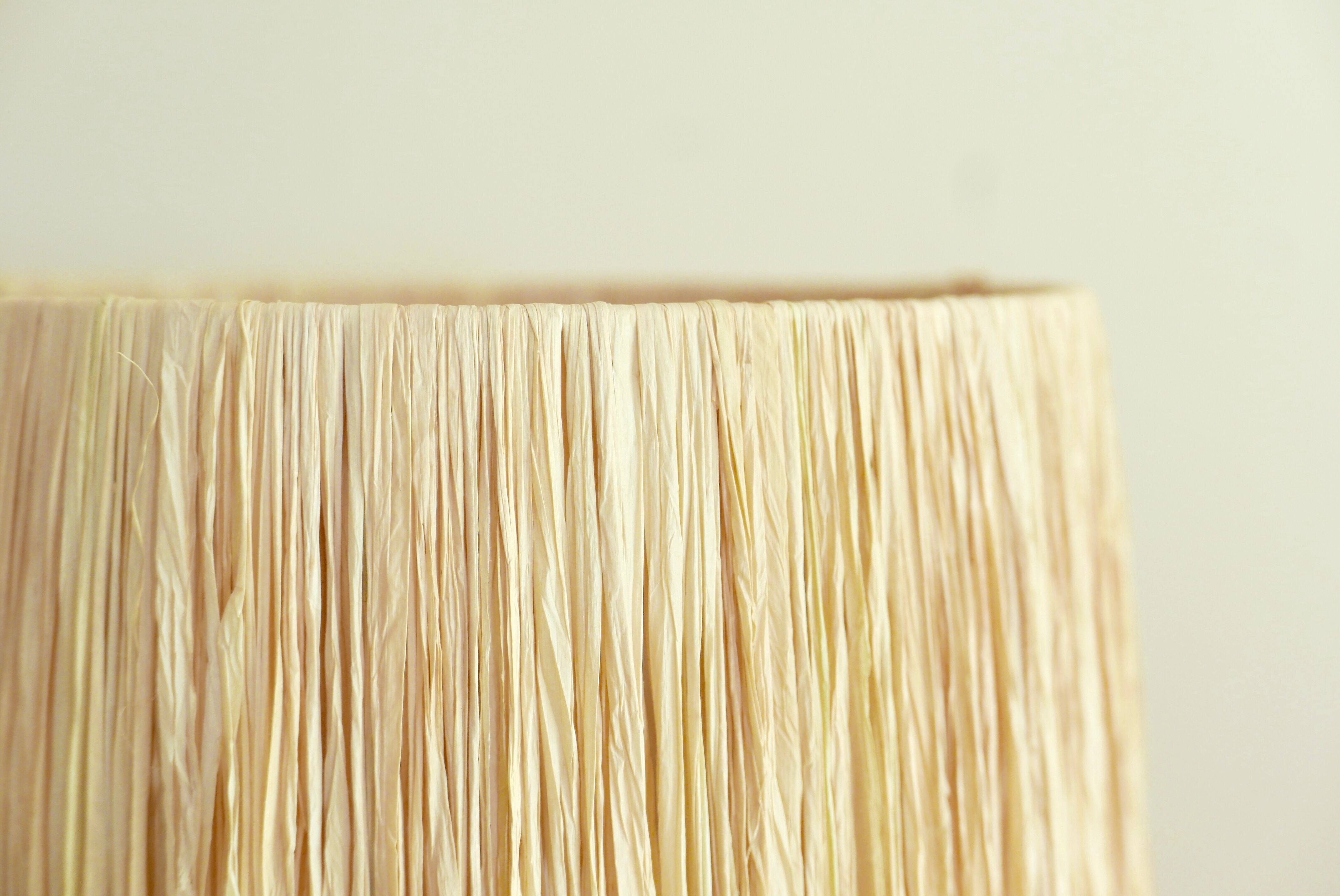 Wooden "cylinder" lamp, raffia lampshade, 70s