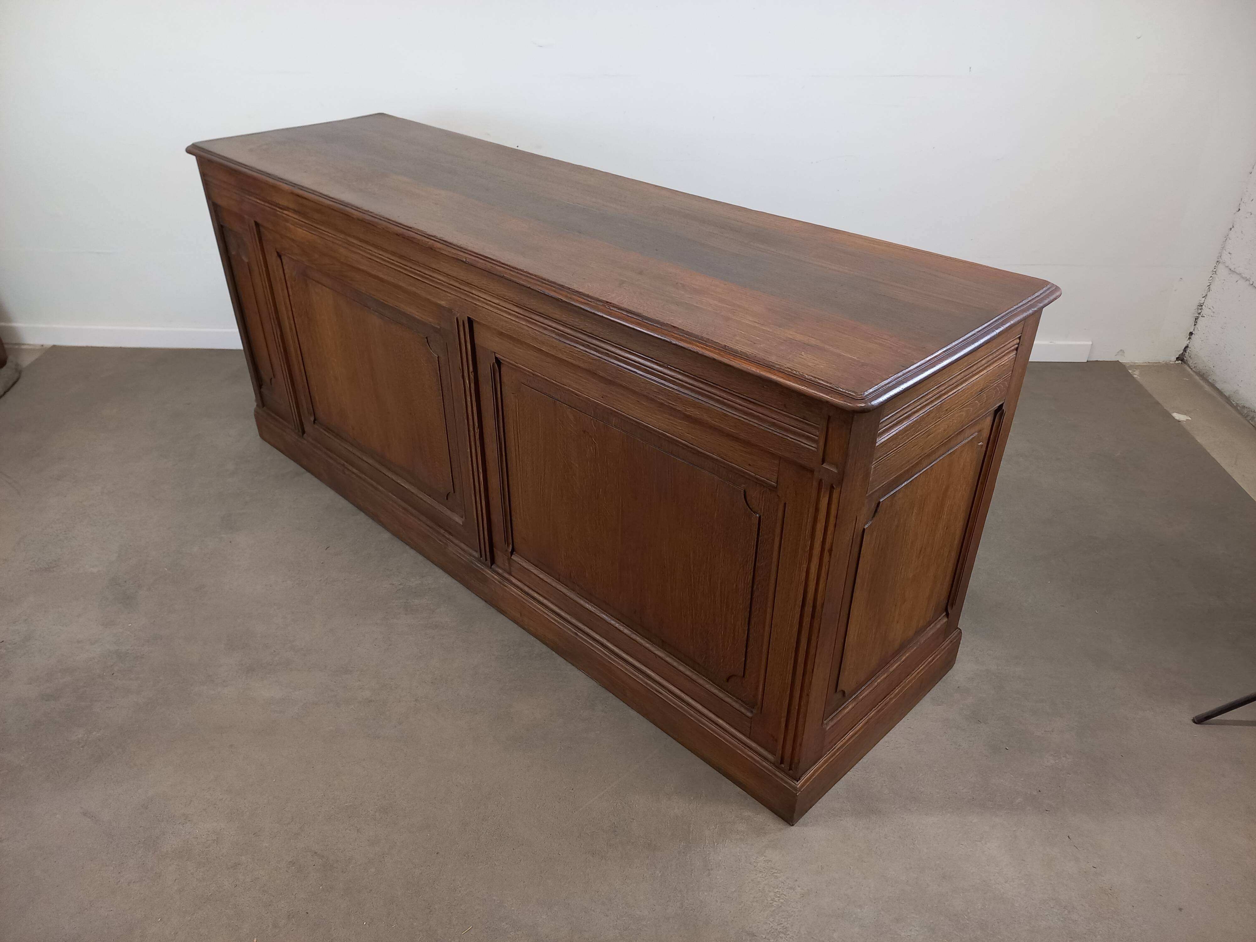 Banque de magasin à tiroirs en chêne