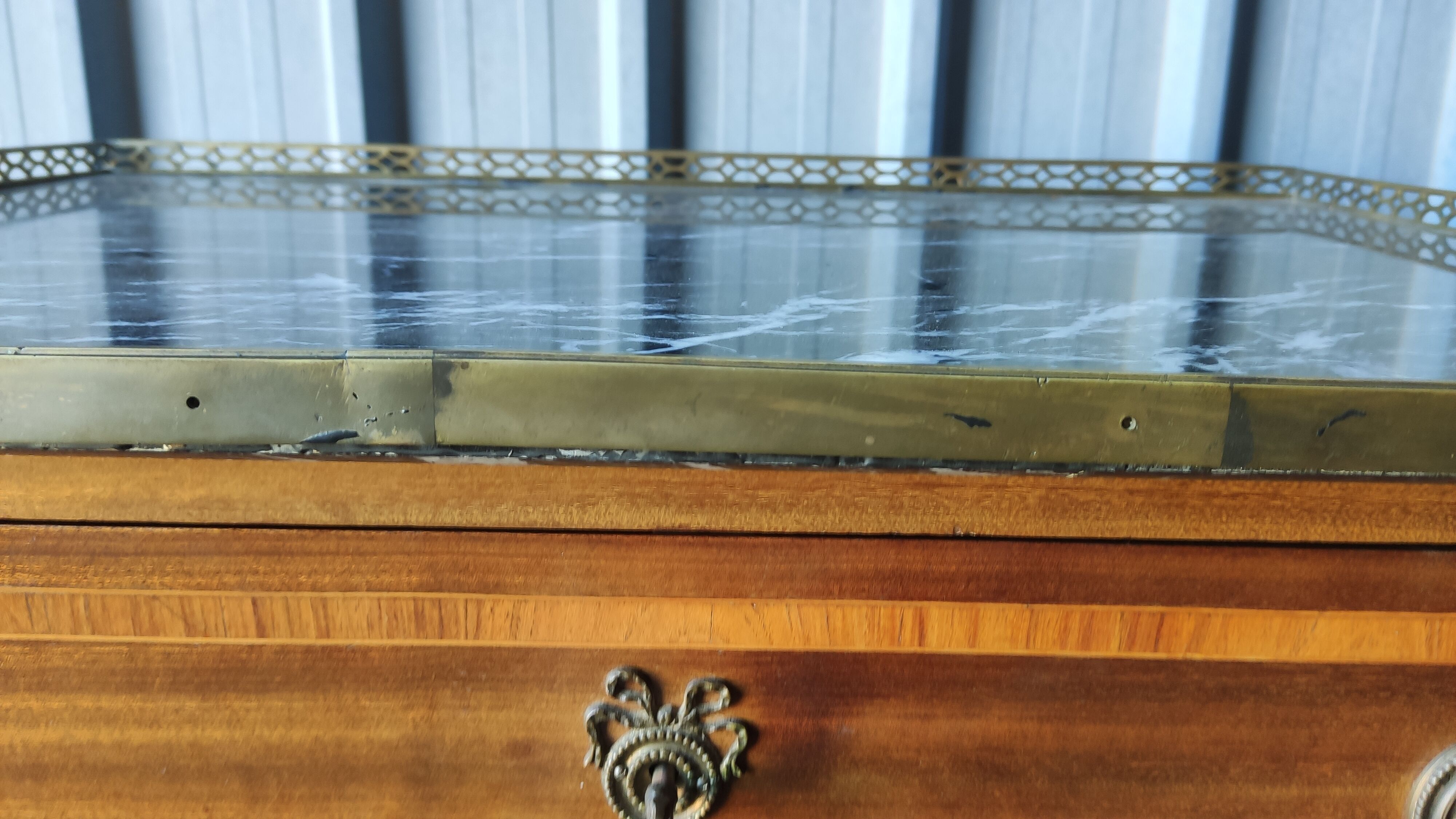 Meuble bar de style Louis XVI