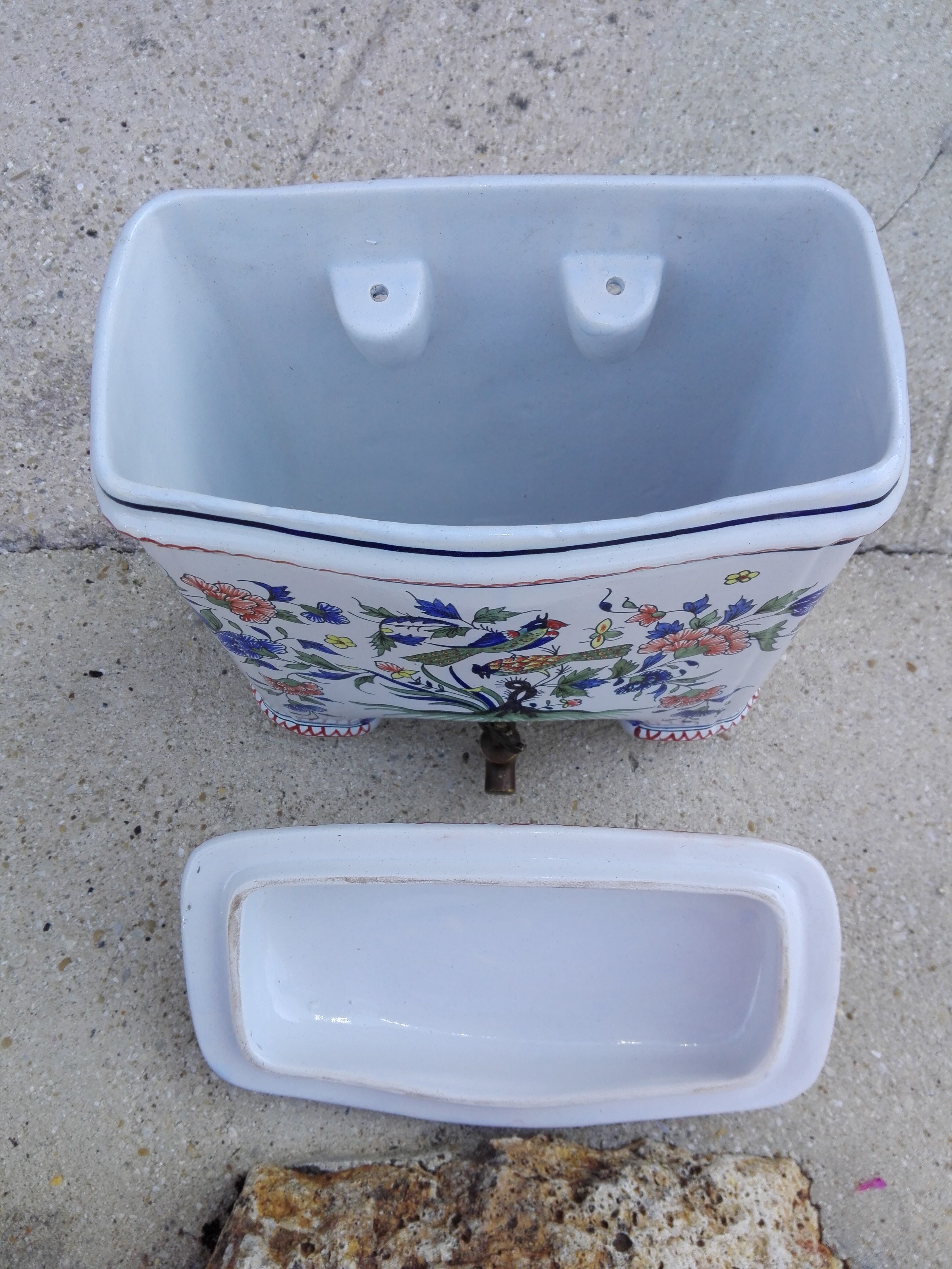 Wall fountain tank in perfect condition