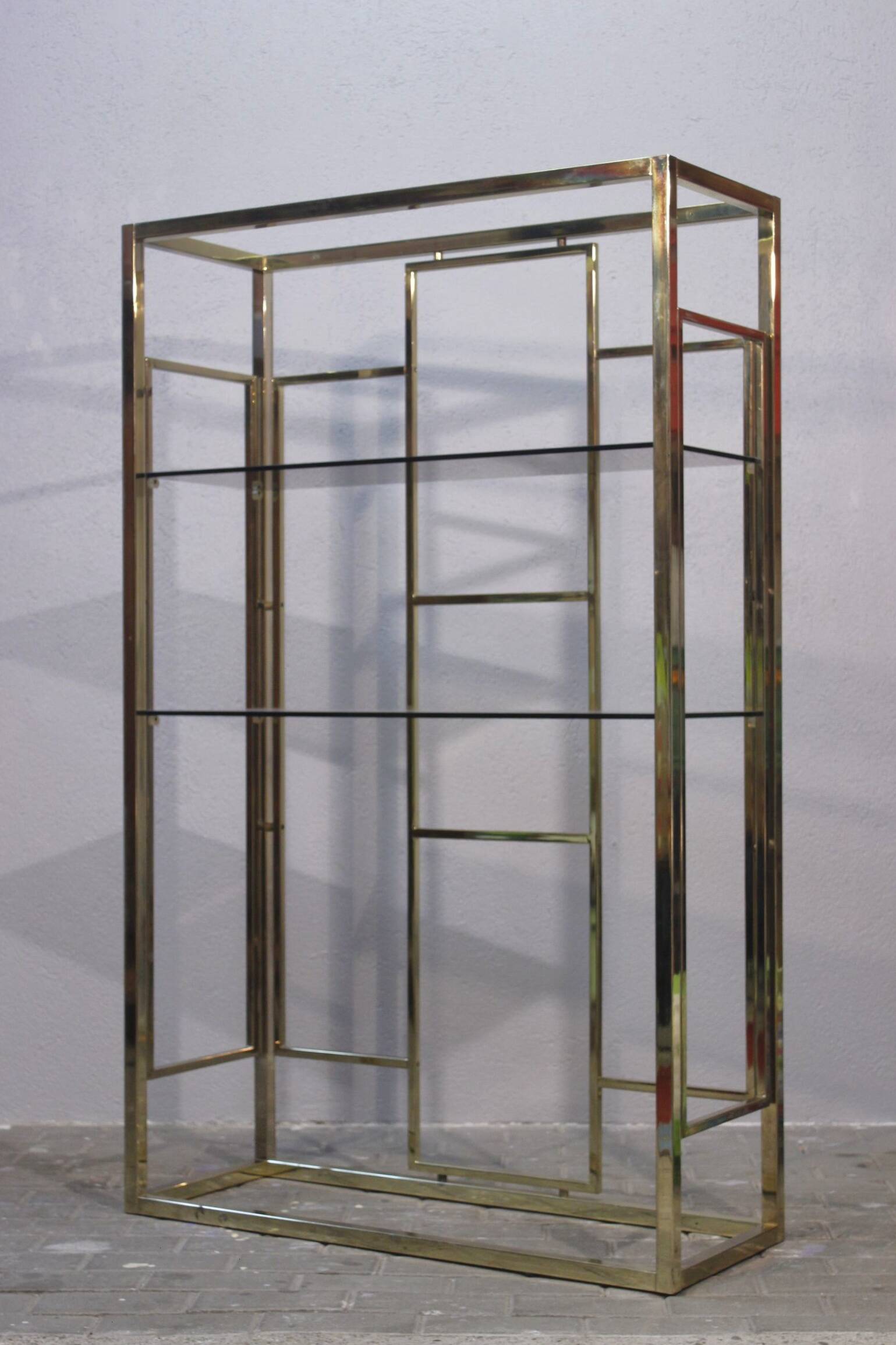 Post-modern shelf in gilded brass, Italy 1970s