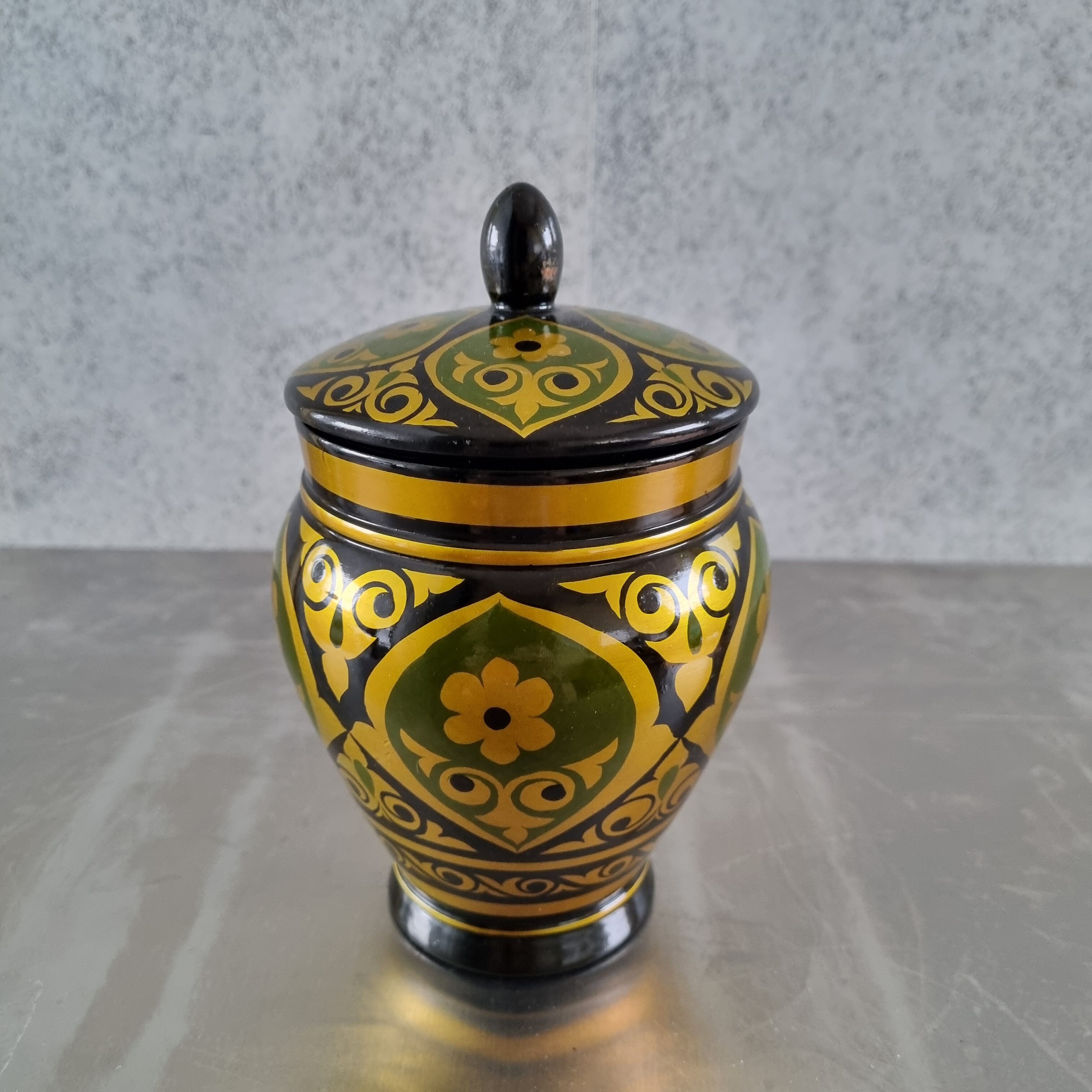 Pot en bois peint laqué artisanat russe Khokhloma