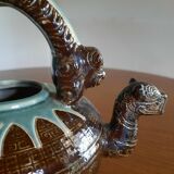 Vietnam tripod wine pourer