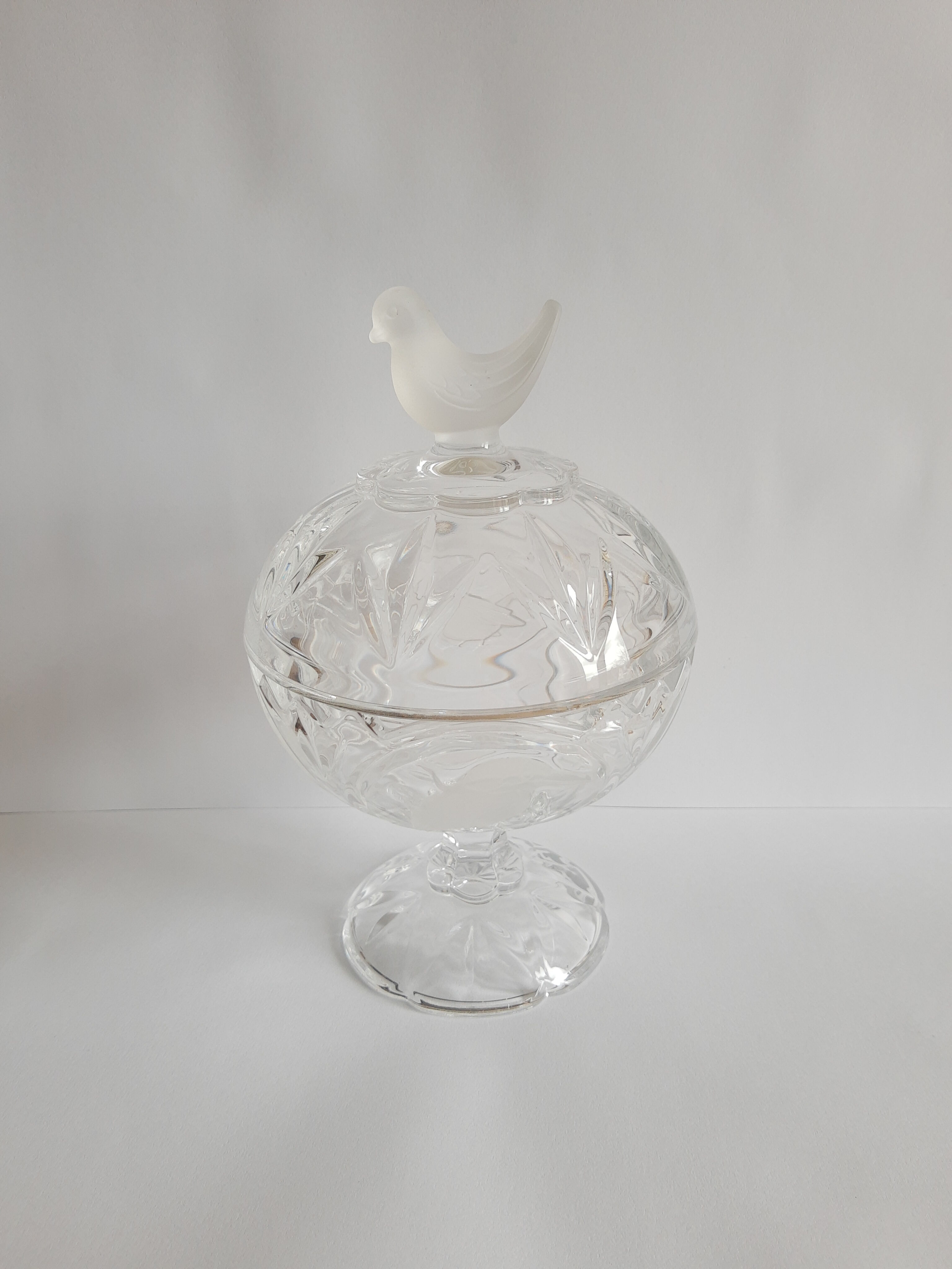 Bonbonnière in Cristal d'Arques Model Les Passereaux Oiseaux Dépoli