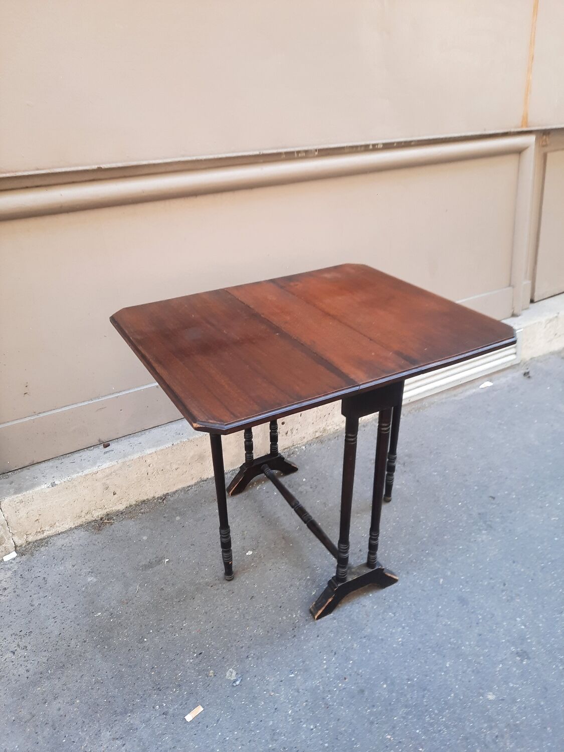 Getleg folding table
