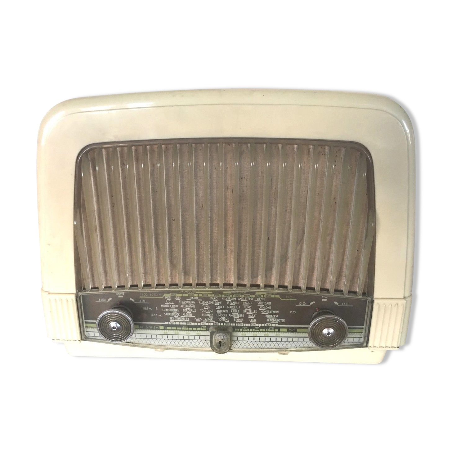 Old radio from the early 1900s post