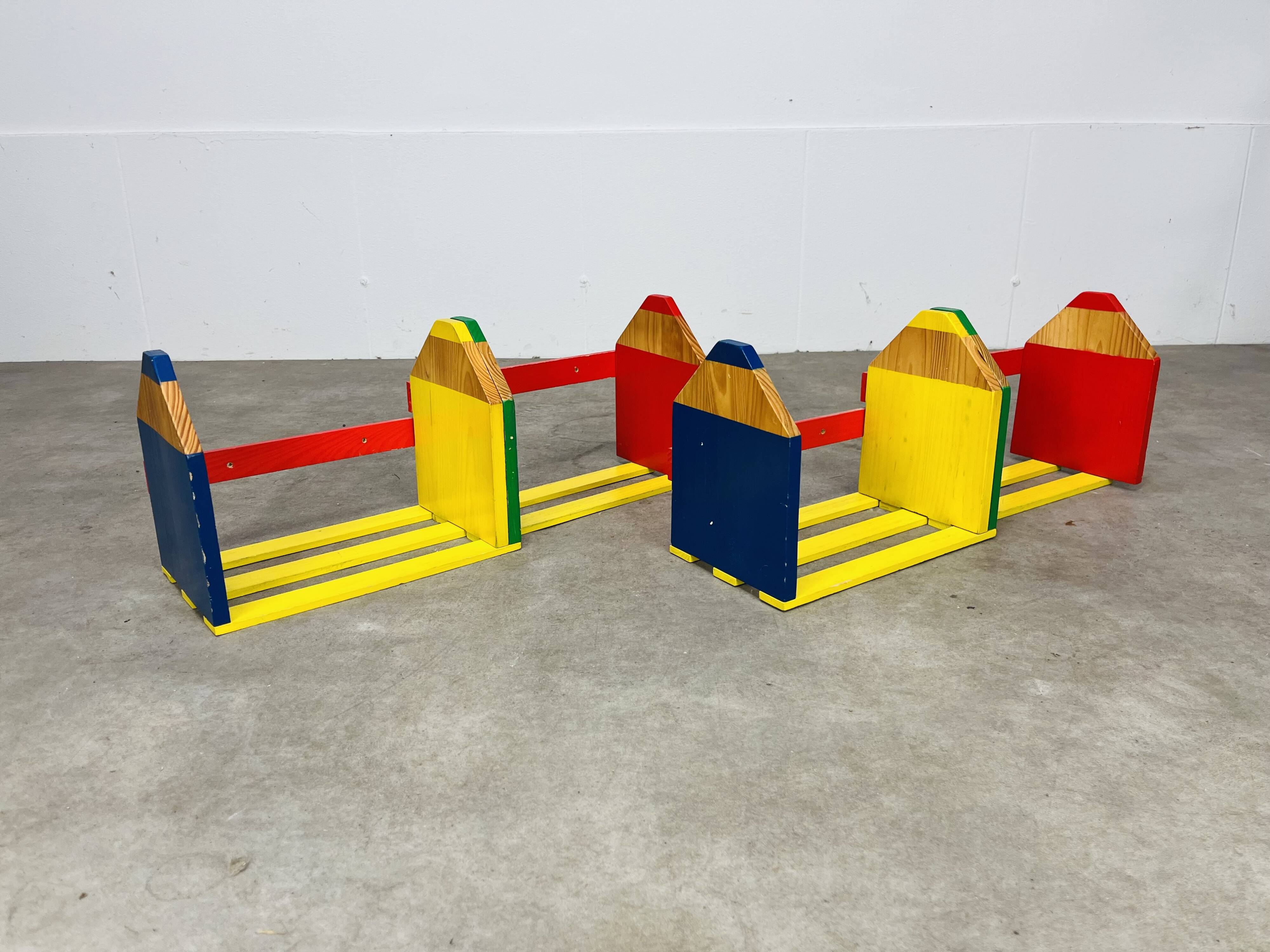 Paire d'étagères crayon murales modulables par Pierre Sala pour enfant