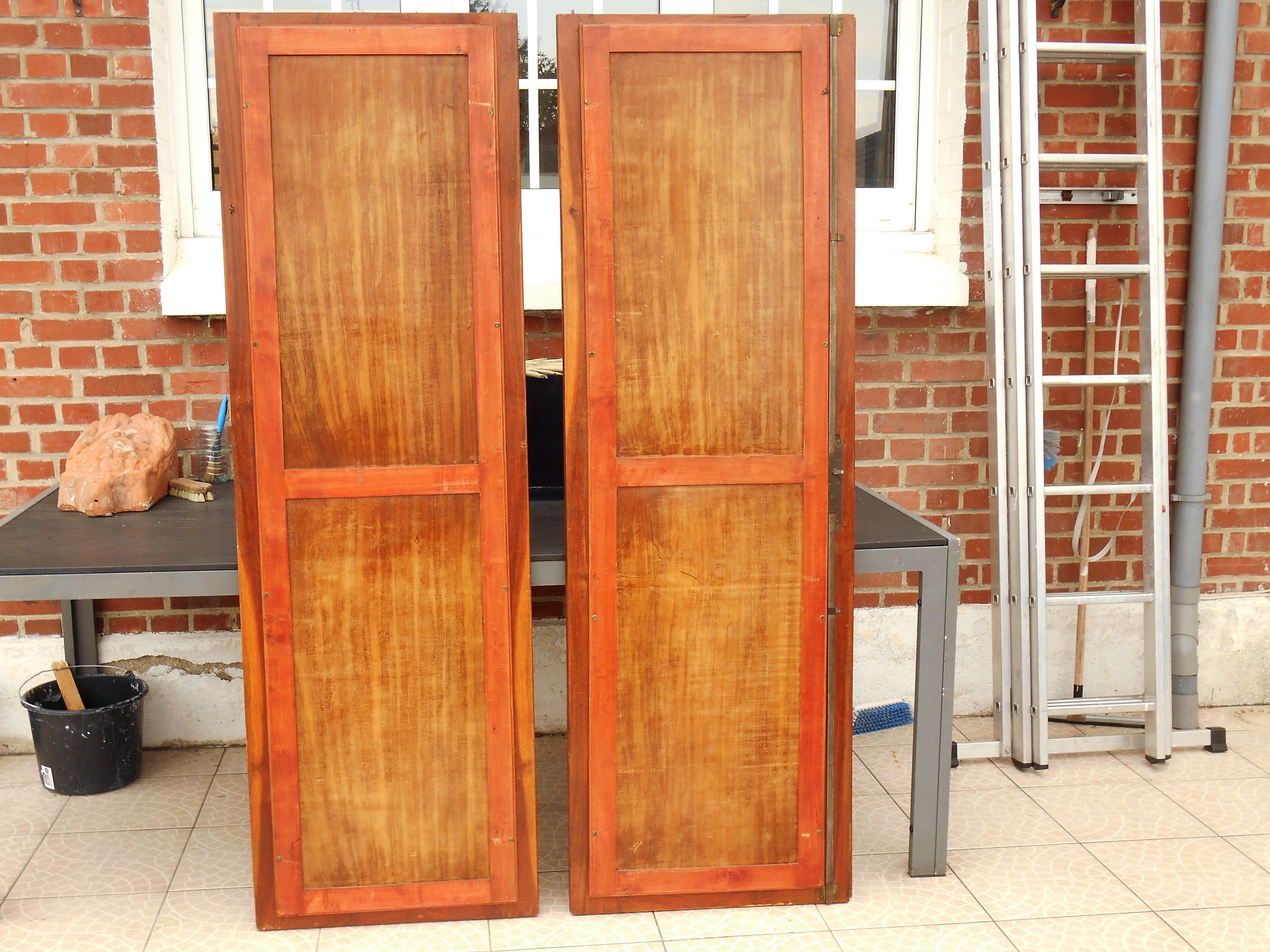 Paire de portes d'armoire ancienne avec miroirs biseautés