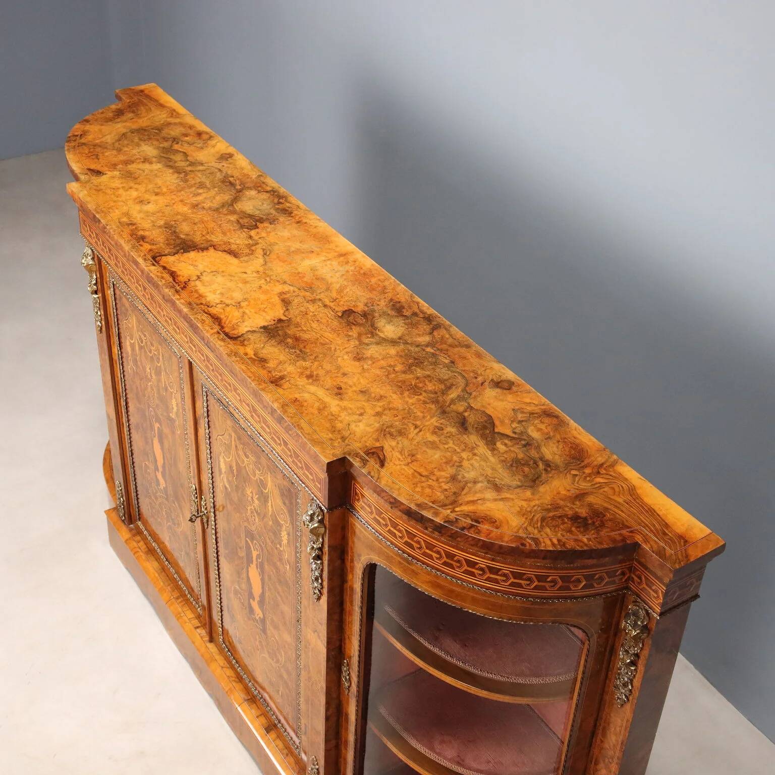 Antique walnut burl cabinet with inlays, United Kingdom, 19th century.