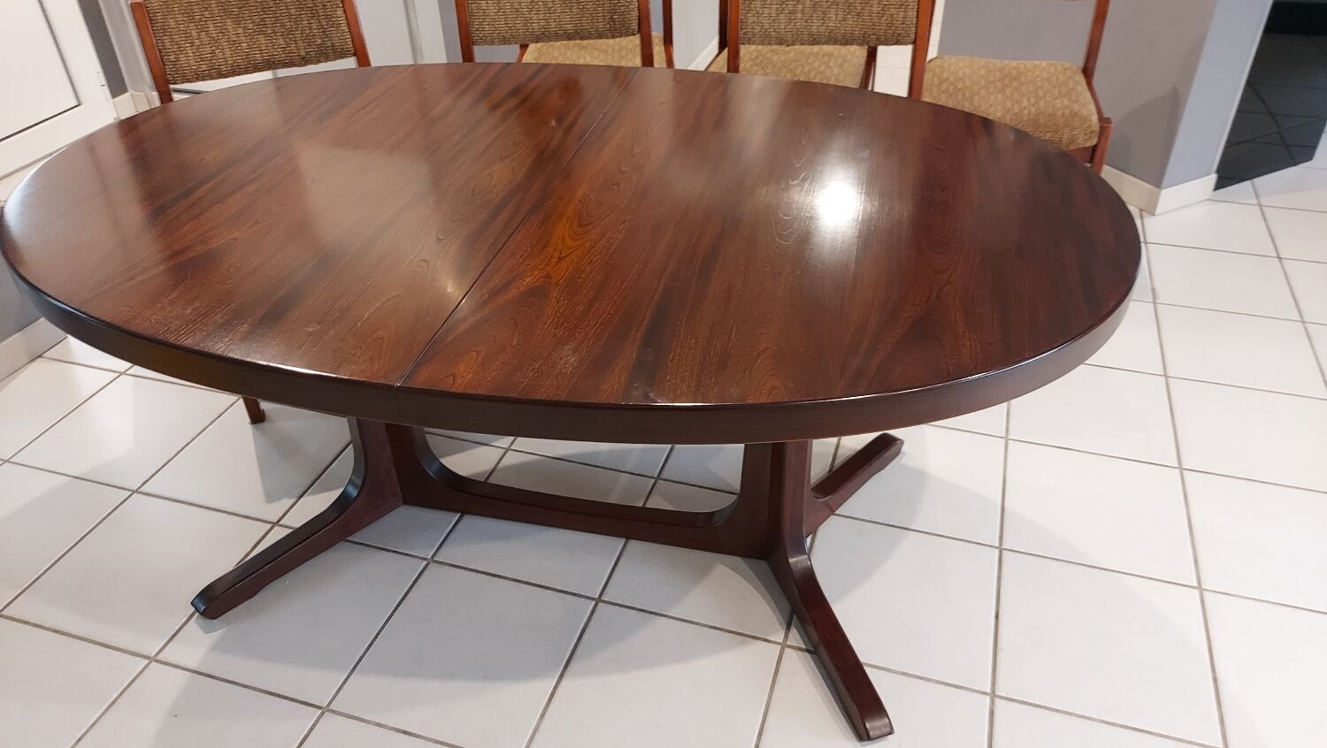 Oral extendable table from the Maison Baumann vintage 1970s