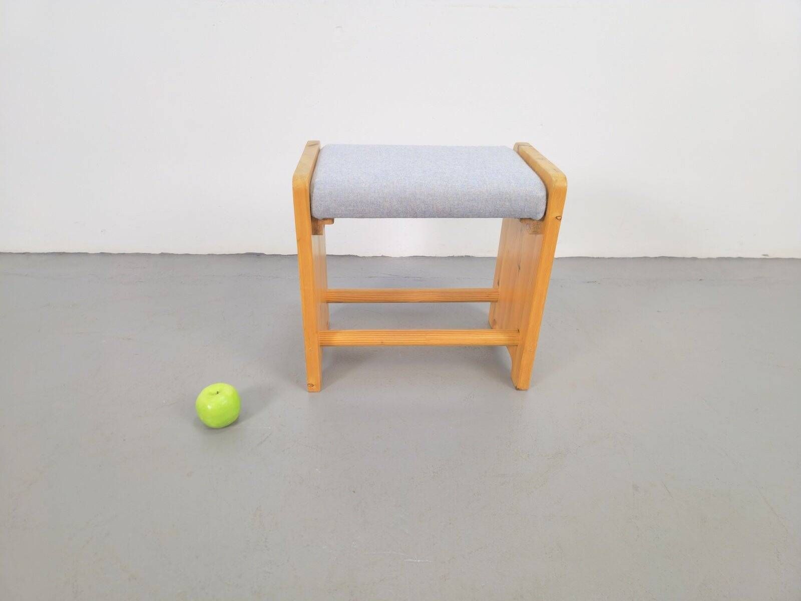 Mid-Century Scandinavian Pine Stool in the style of Charlotte Perriand, Denmark, 1960s