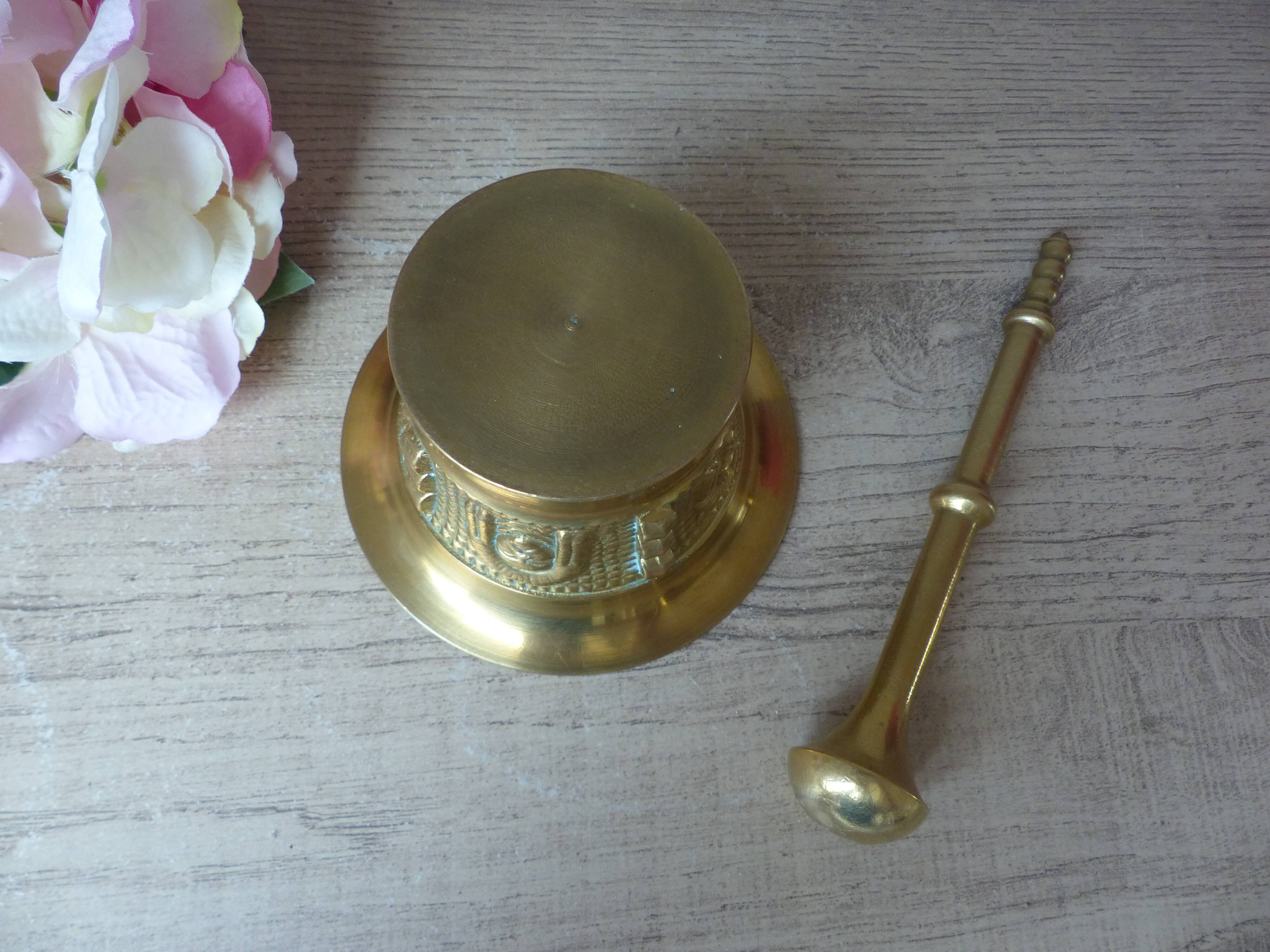 Mortar and Pestle in Solid Bronze – Face Decoration – Antique Style