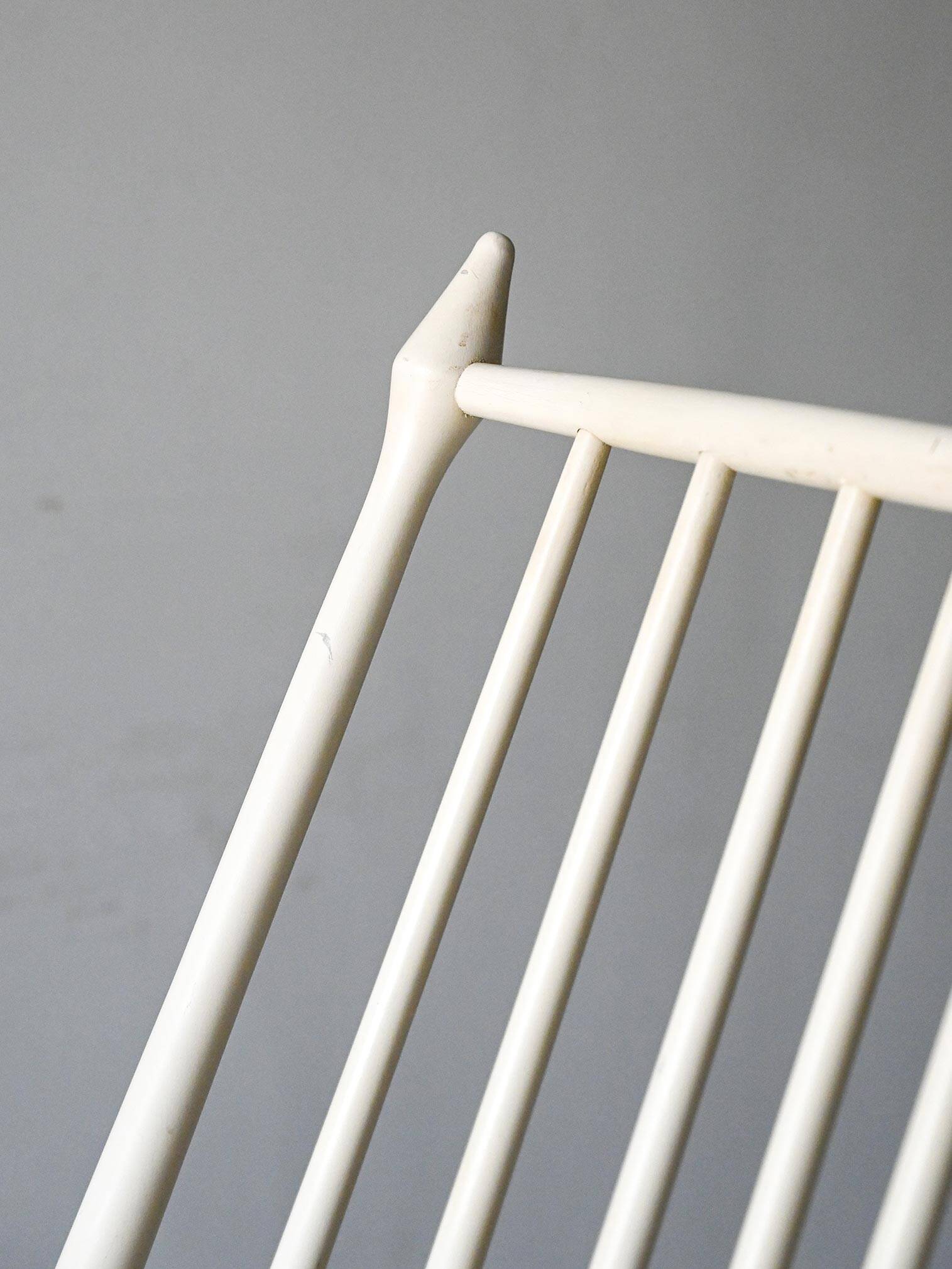 Fauteuil à bascule scandinave vintage en bois laqué blanc