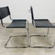Paire de chaises cantilever simili cuir noir et chrome