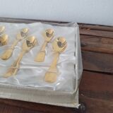 12 small spoonfuls a mocha in golden metal