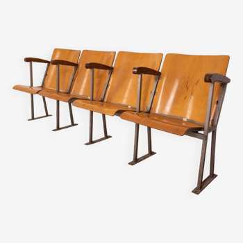 Ensemble de quatre chaises de cinéma vintage des années 60 en bois design italien