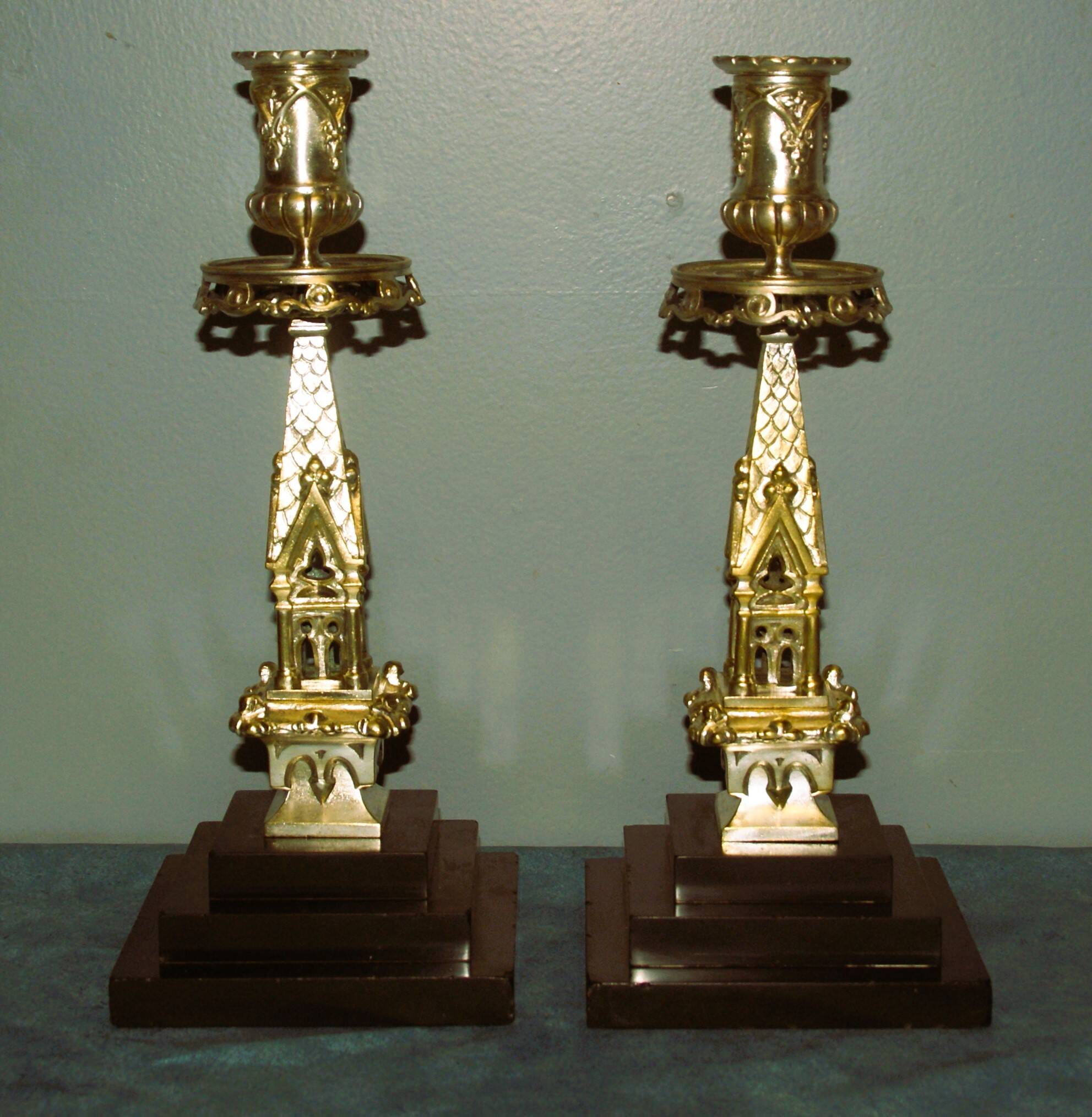 Rare paire de chandeliers en bronze XIX siècle