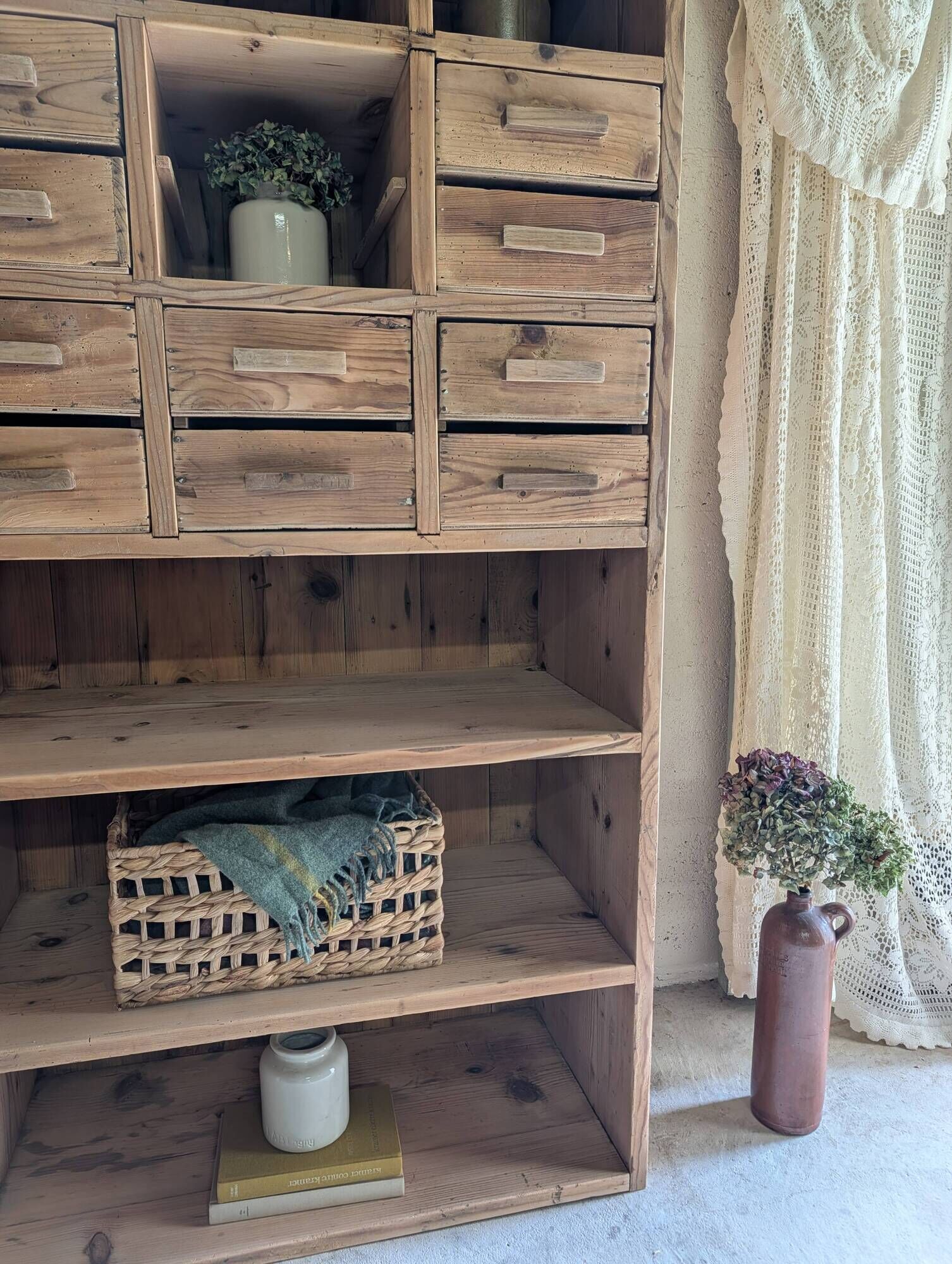 Ancien meuble d'atelier