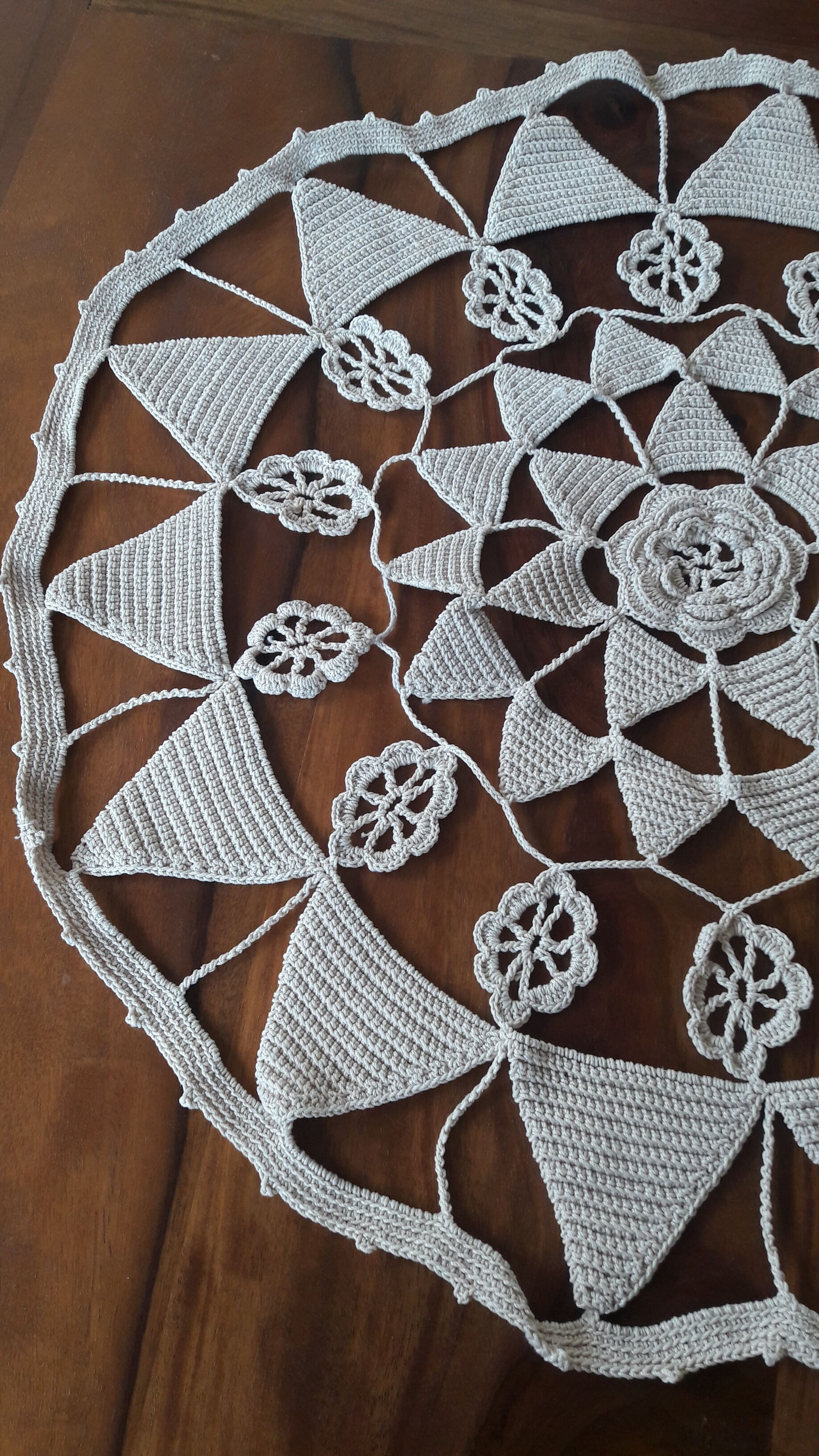 Napperon ancien dentelle crochet d’art fait main formes géométriques