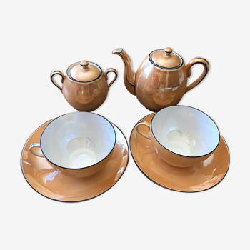 Pearly porcelain tea service