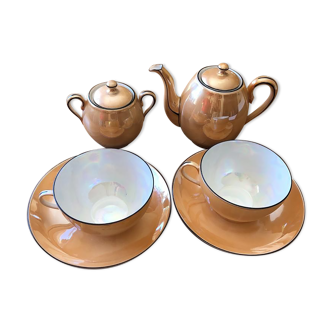 Pearly porcelain tea service